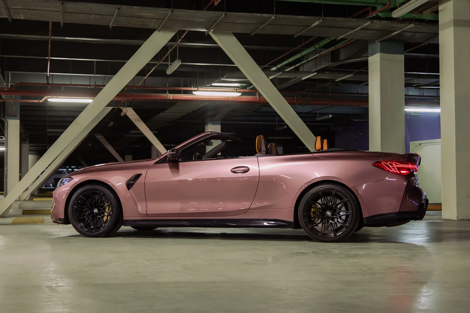 Alquiler BMW M4  Rosa 2024 en Dubái - 11 
