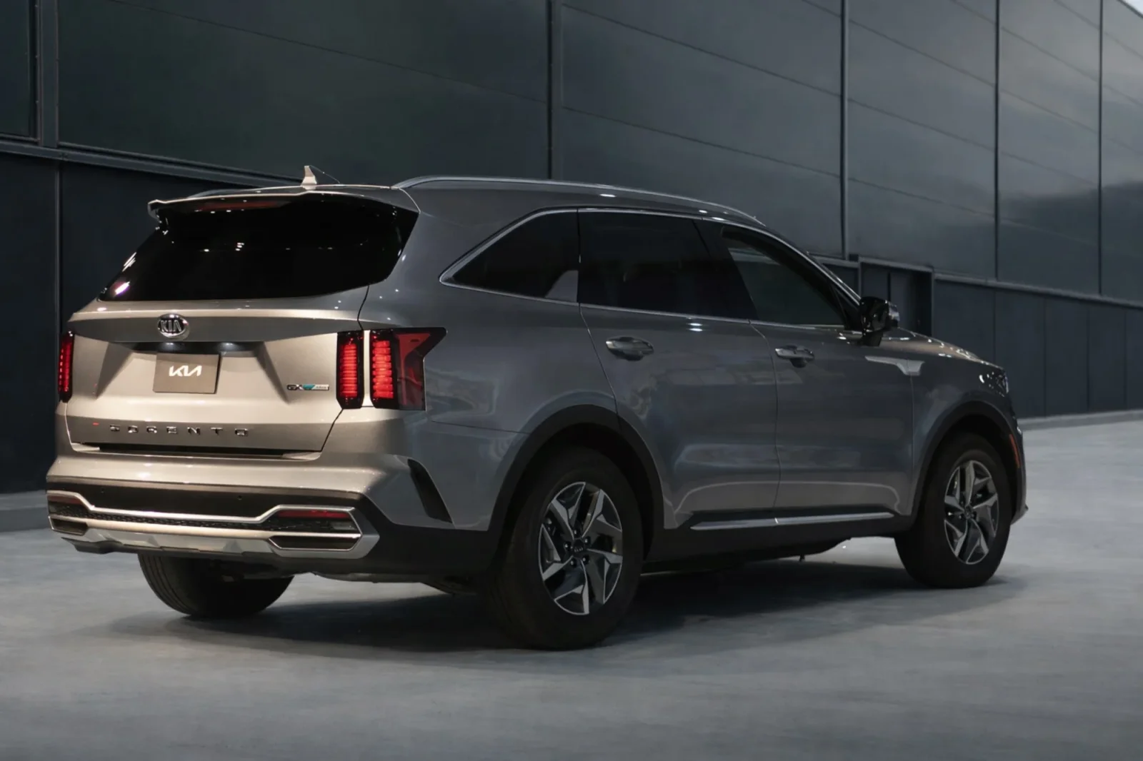 Rent Kia Sorento  Silver 2021 in Dubai - 3 