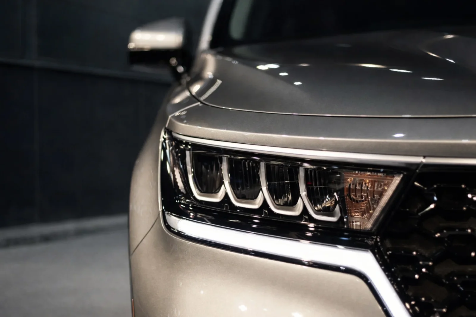 Rent Kia Sorento  Silver 2021 in Dubai - 4 