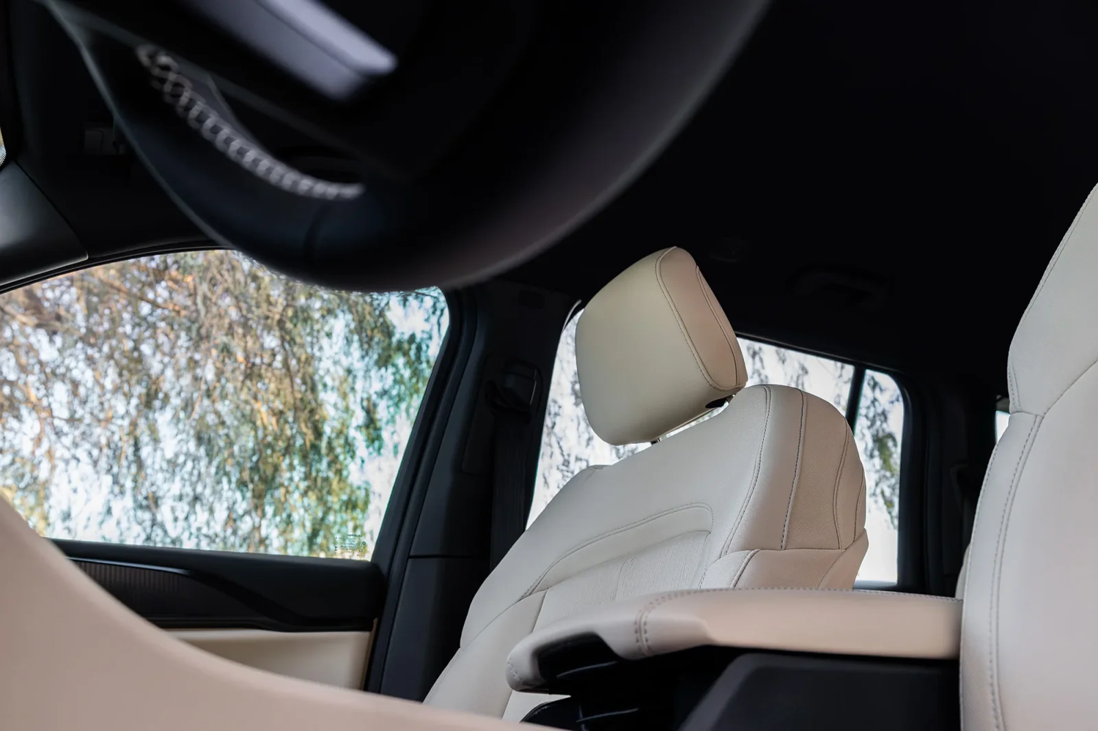 Affitto Jeep Grand Cherokee  Grigio 2025 in Dubai - 12 