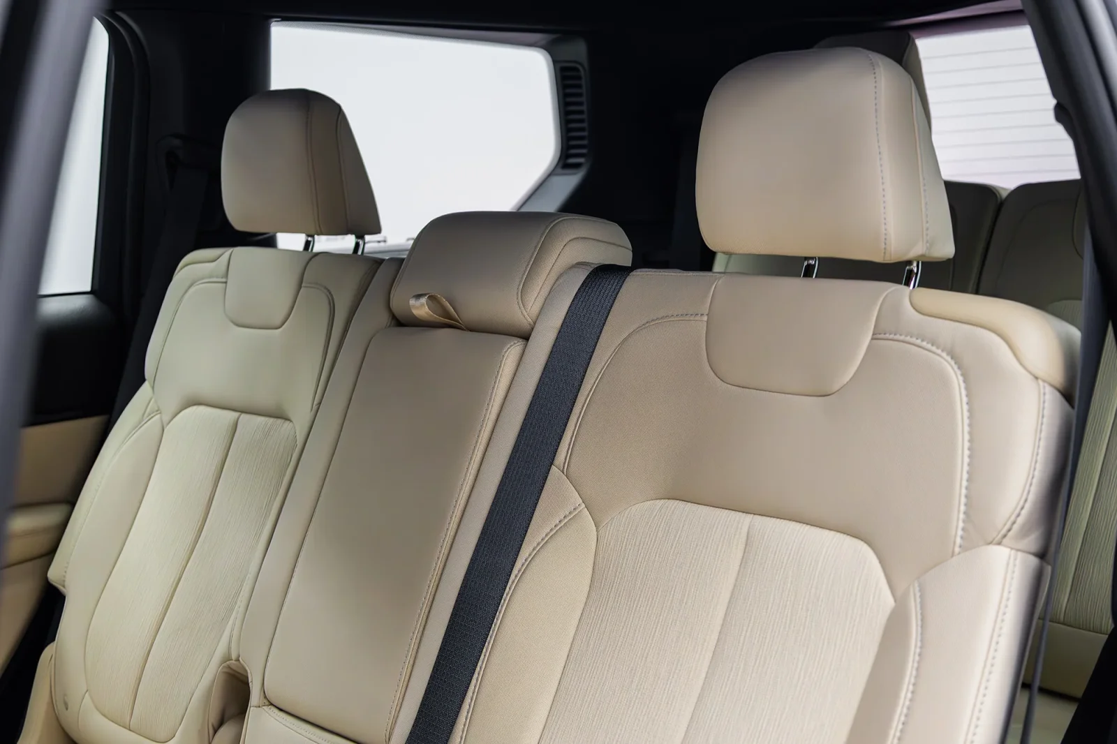 Affitto Jeep Grand Cherokee  Grigio 2025 in Dubai - 4 