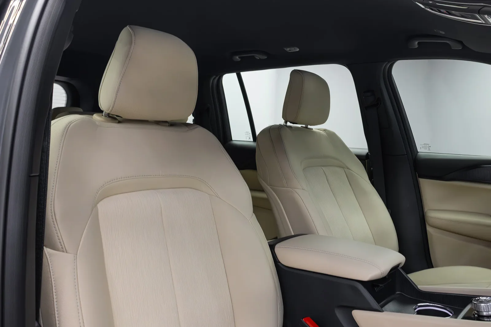 Affitto Jeep Grand Cherokee  Grigio 2025 in Dubai - 3 