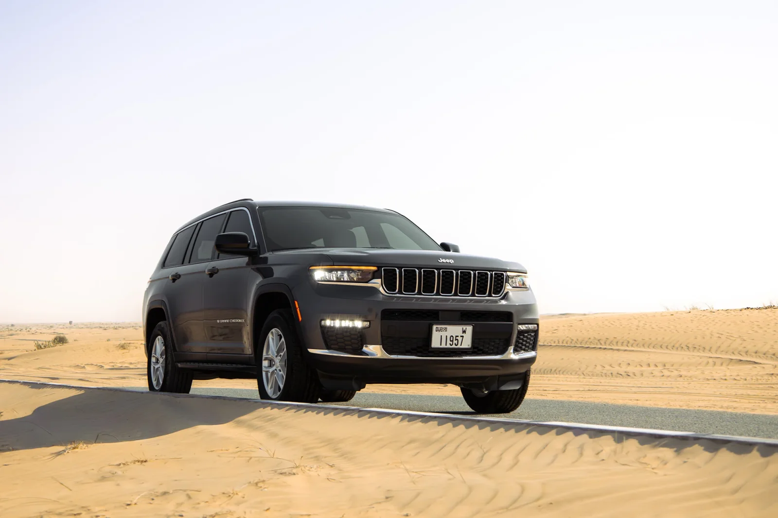 Affitto Jeep Grand Cherokee  Grigio 2025 in Dubai - 7 