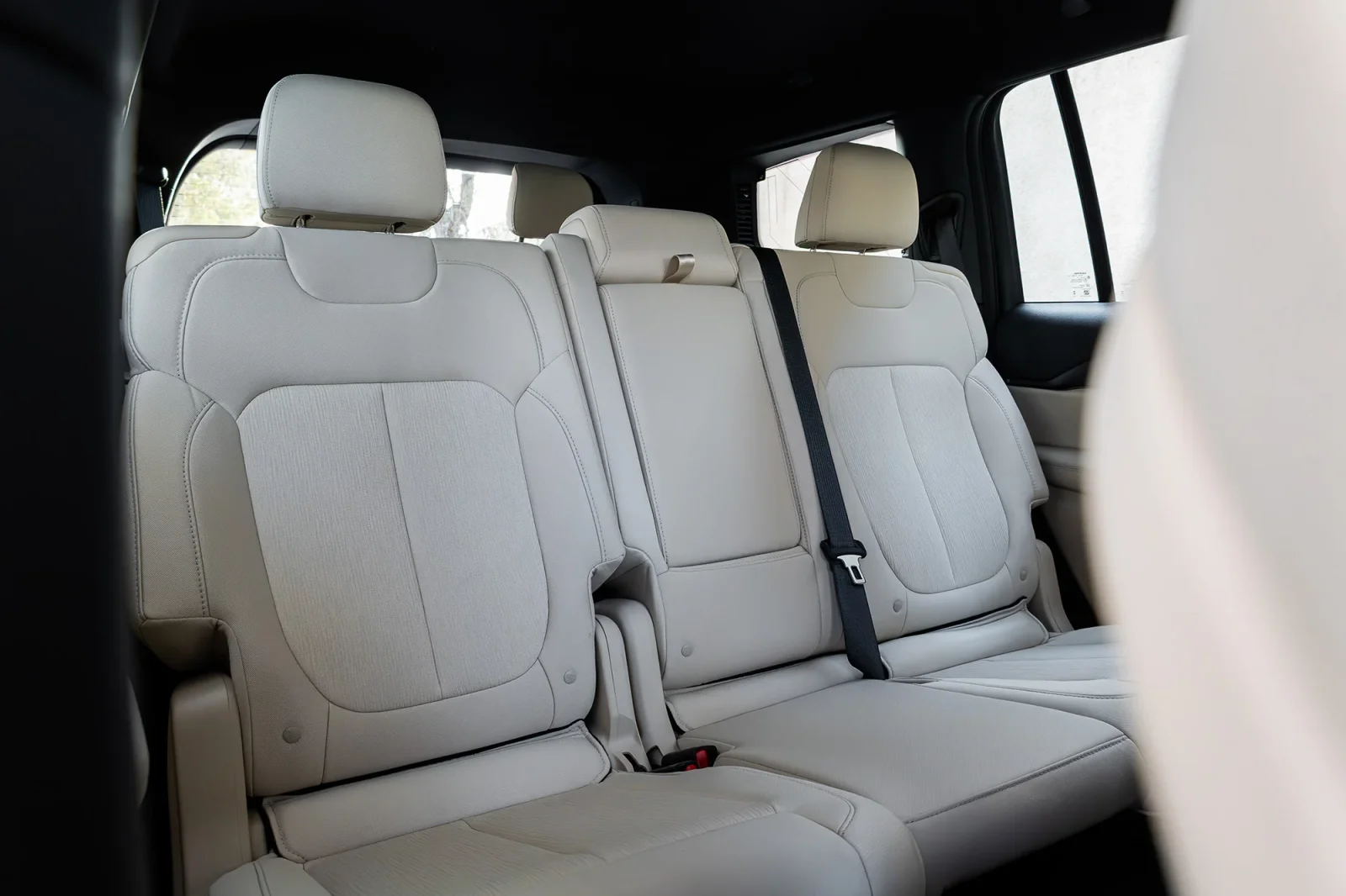 Affitto Jeep Grand Cherokee  Grigio 2025 in Dubai - 6 