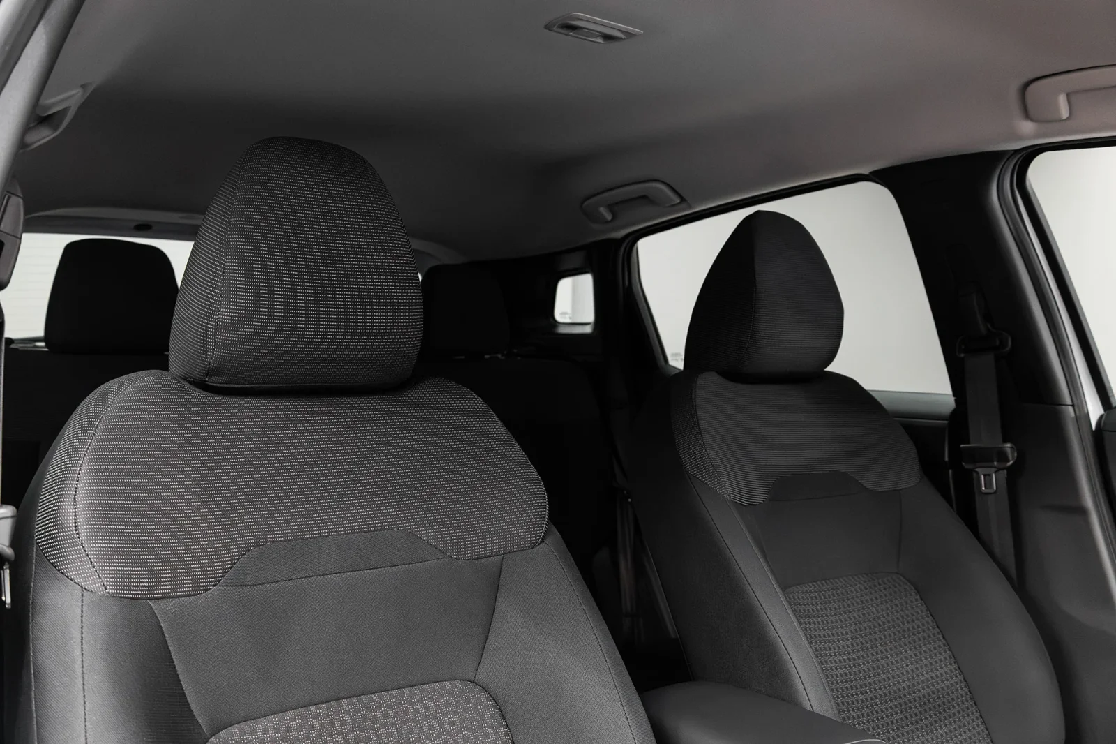 Rent Nissan Kicks  White 2025 in Dubai - 3 