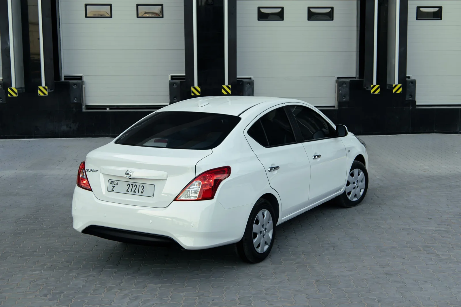 Huren Nissan Sunny  Wit 2025 in Dubai - 9 