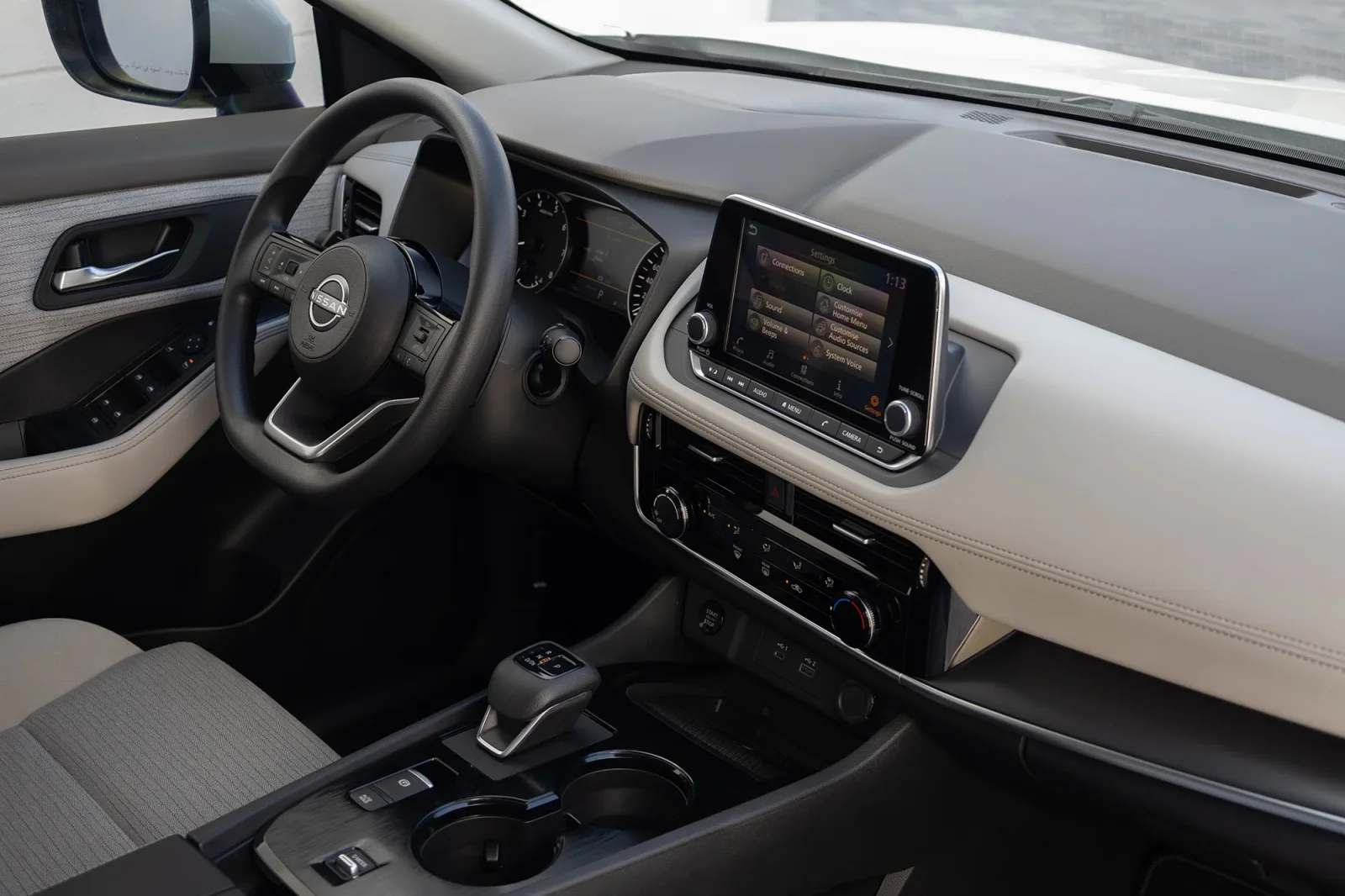 Loyer Nissan X-Trail  Blanc 2026 en Dubai - 4 