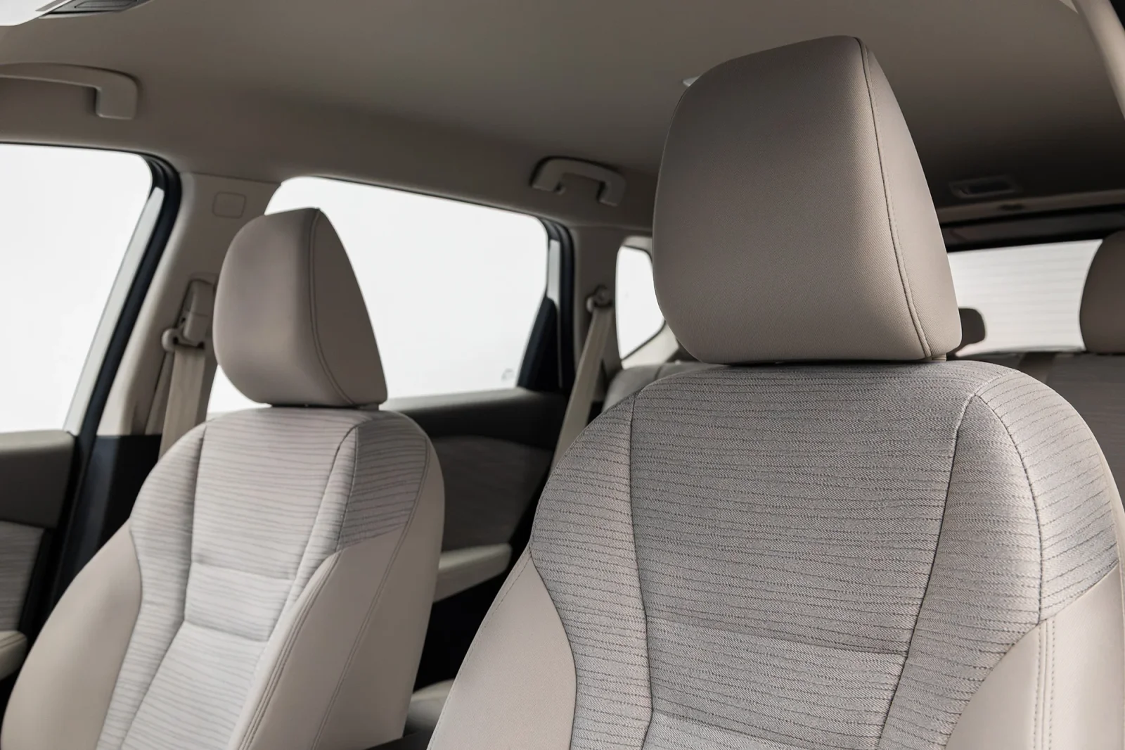 Rent Nissan X-Trail  White 2026 in Dubai - 3 