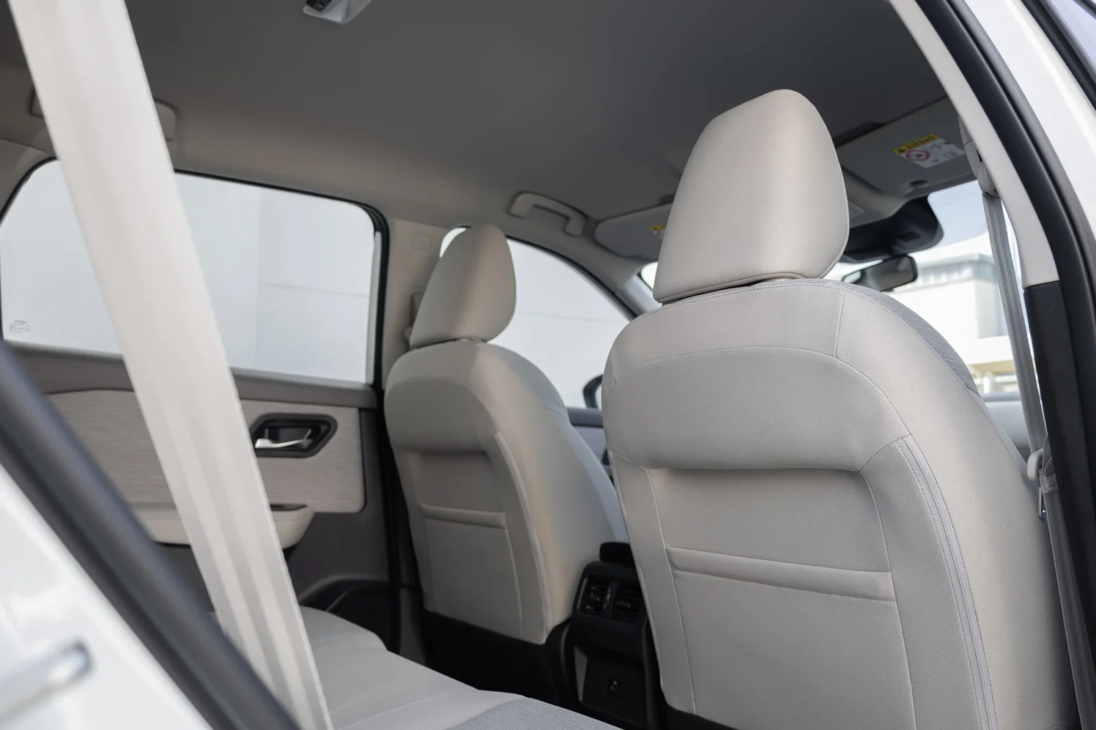 Loyer Nissan X-Trail  Blanc 2026 en Dubai - 12 