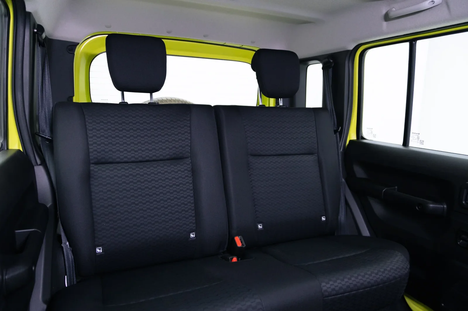 Loyer Suzuki Jimny  Jaune 2026 en Dubai - 6 