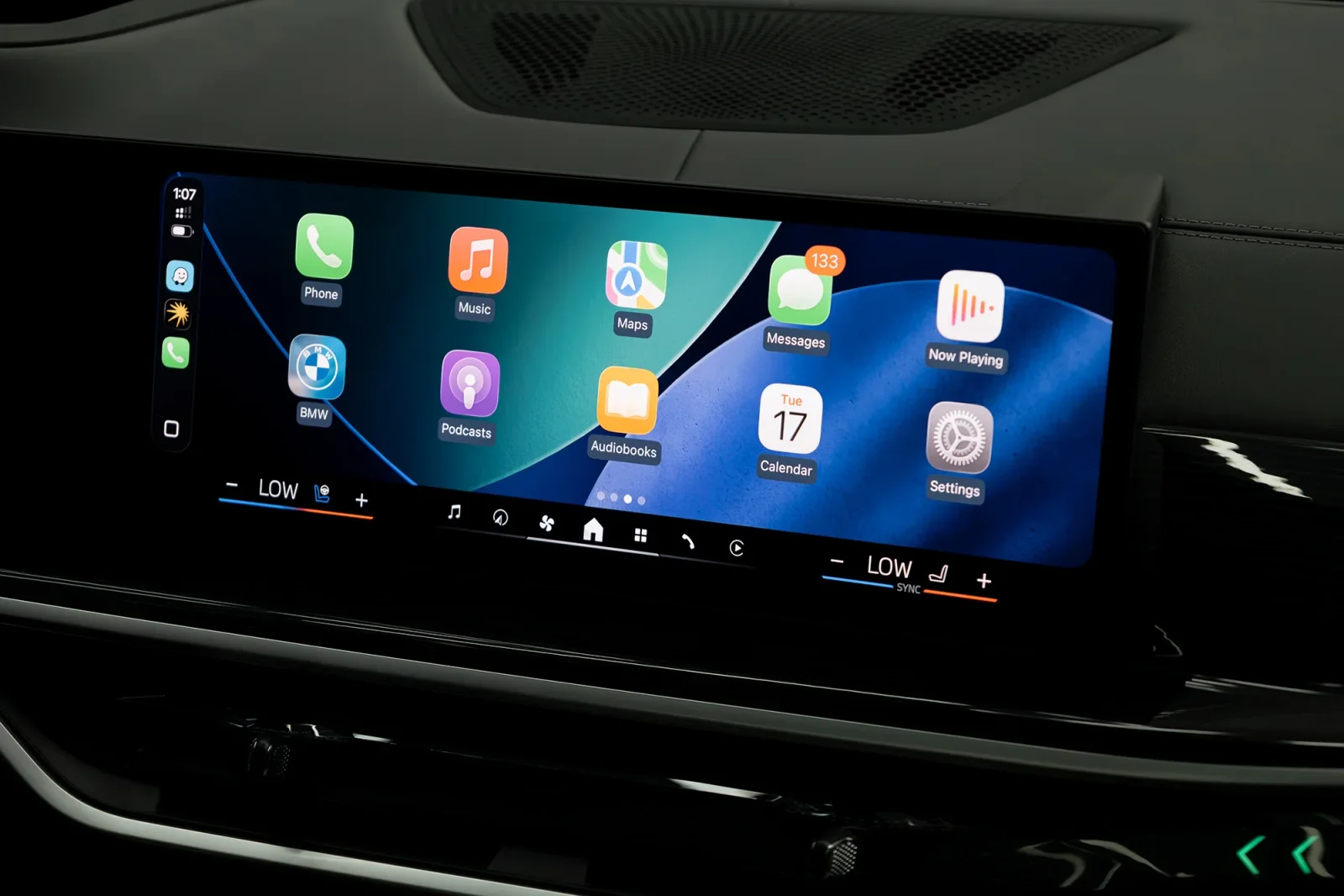 Kiralık BMW X7 40i Beyaz 2025 içinde Dubai - 3 