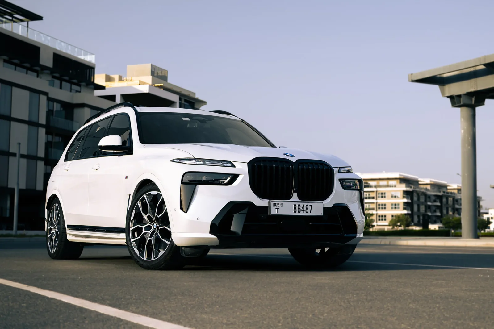 Affitto BMW X7 40i Bianco 2025 in Dubai - 14 
