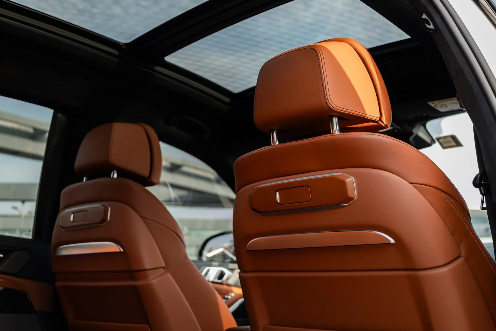 Affitto BMW X7 40i Bianco 2025 in Dubai - 17 
