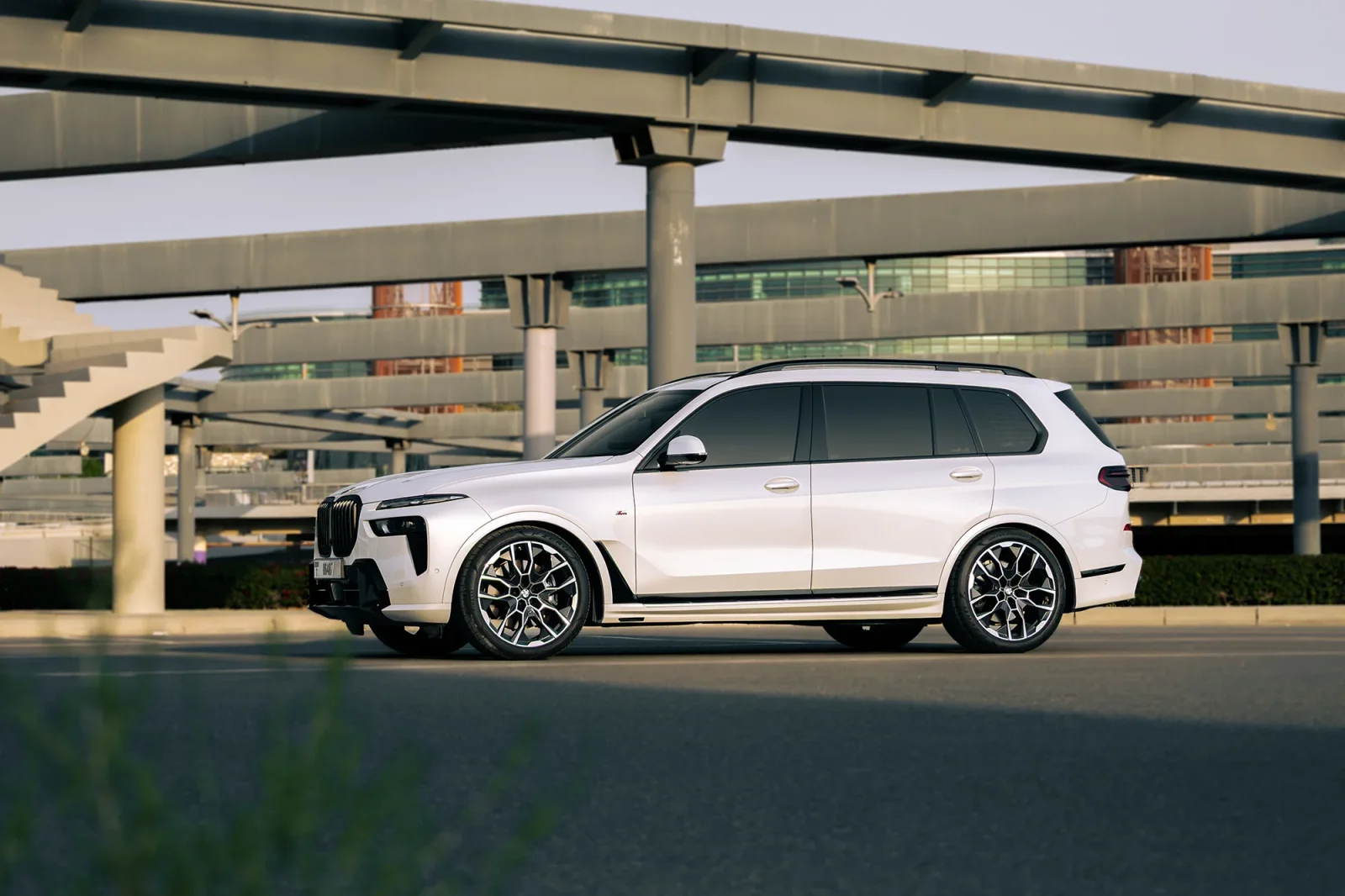 Affitto BMW X7 40i Bianco 2025 in Dubai - 3 