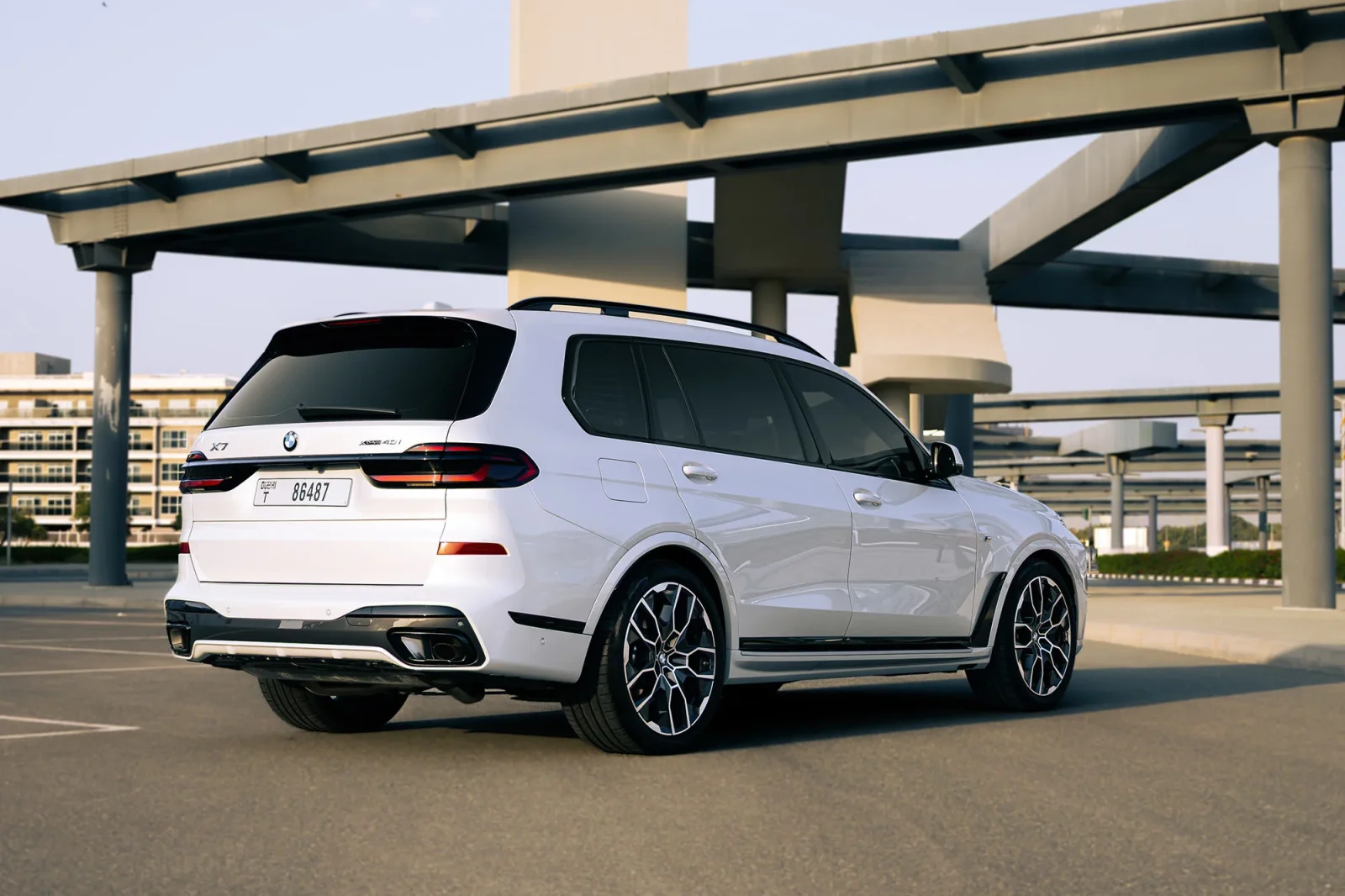 Affitto BMW X7 40i Bianco 2025 in Dubai - 10 