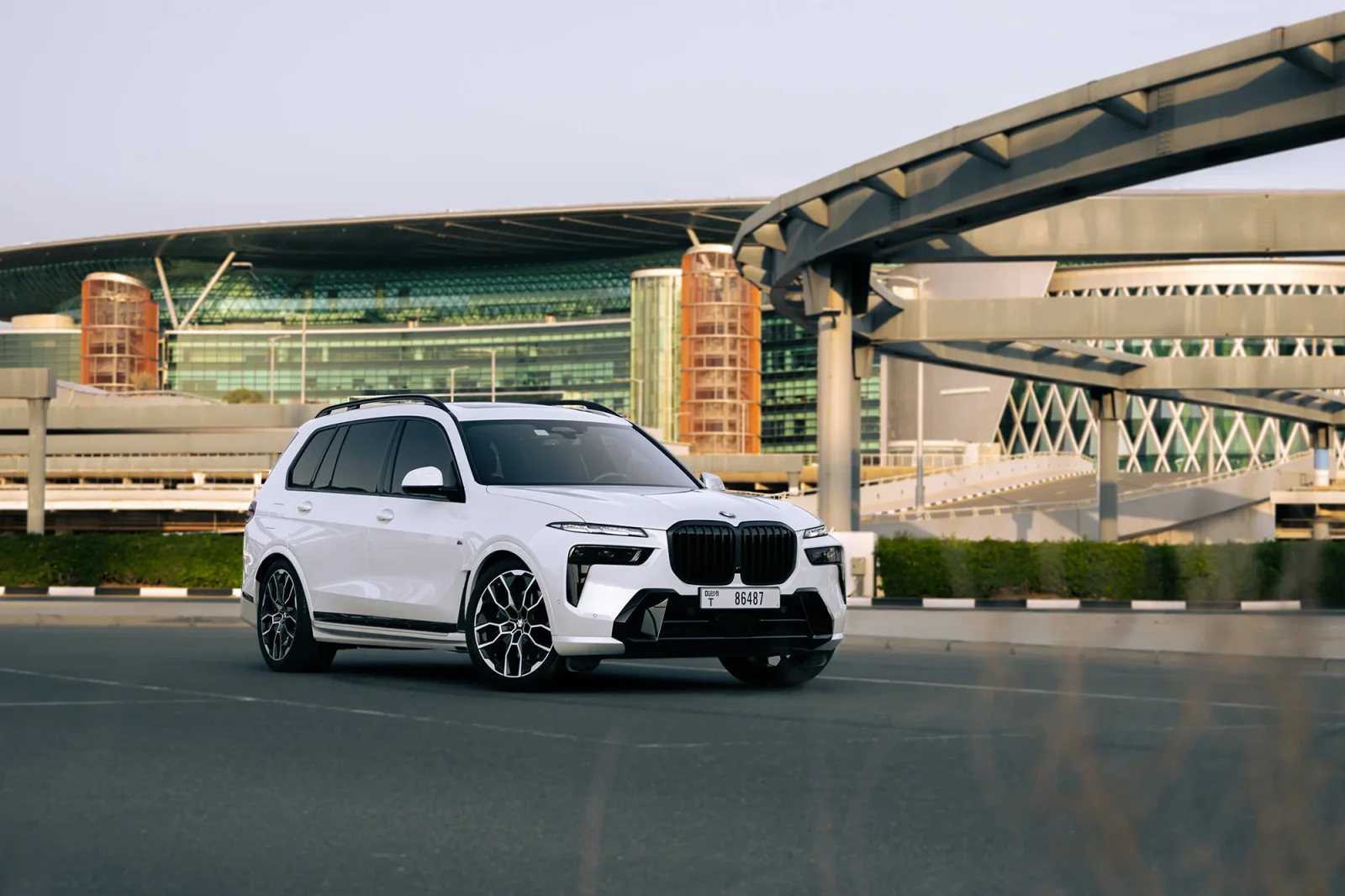 Affitto BMW X7 40i Bianco 2025 in Dubai - 2 