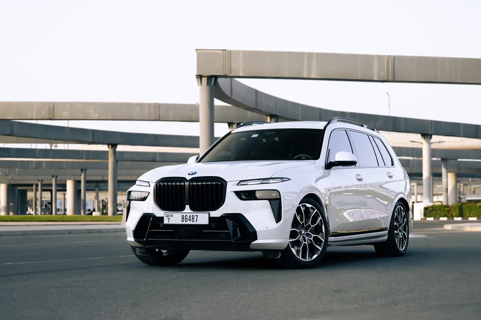 Affitto BMW X7 40i Bianco 2025 in Dubai