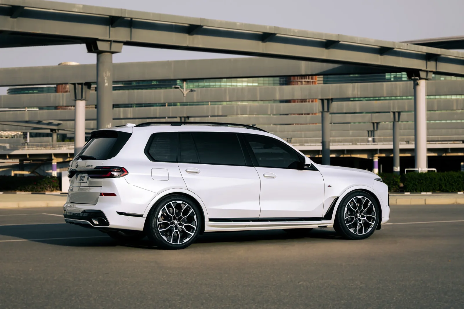 Affitto BMW X7 40i Bianco 2025 in Dubai - 13 