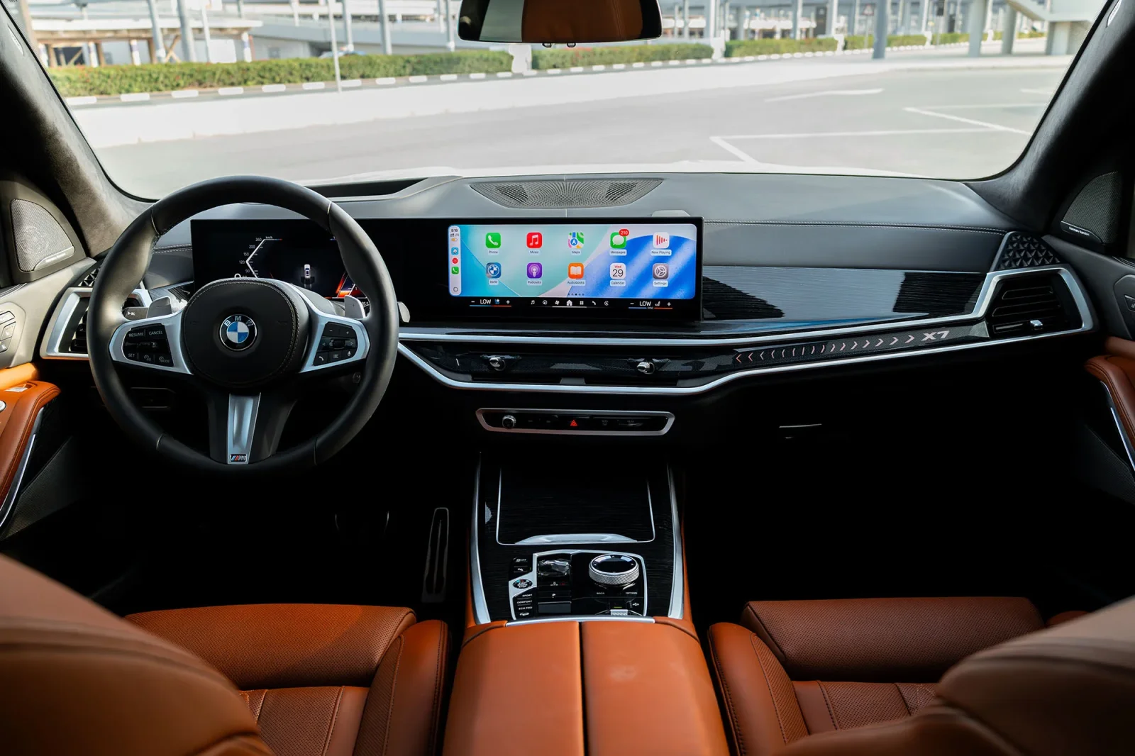 Affitto BMW X7 40i Bianco 2025 in Dubai - 5 