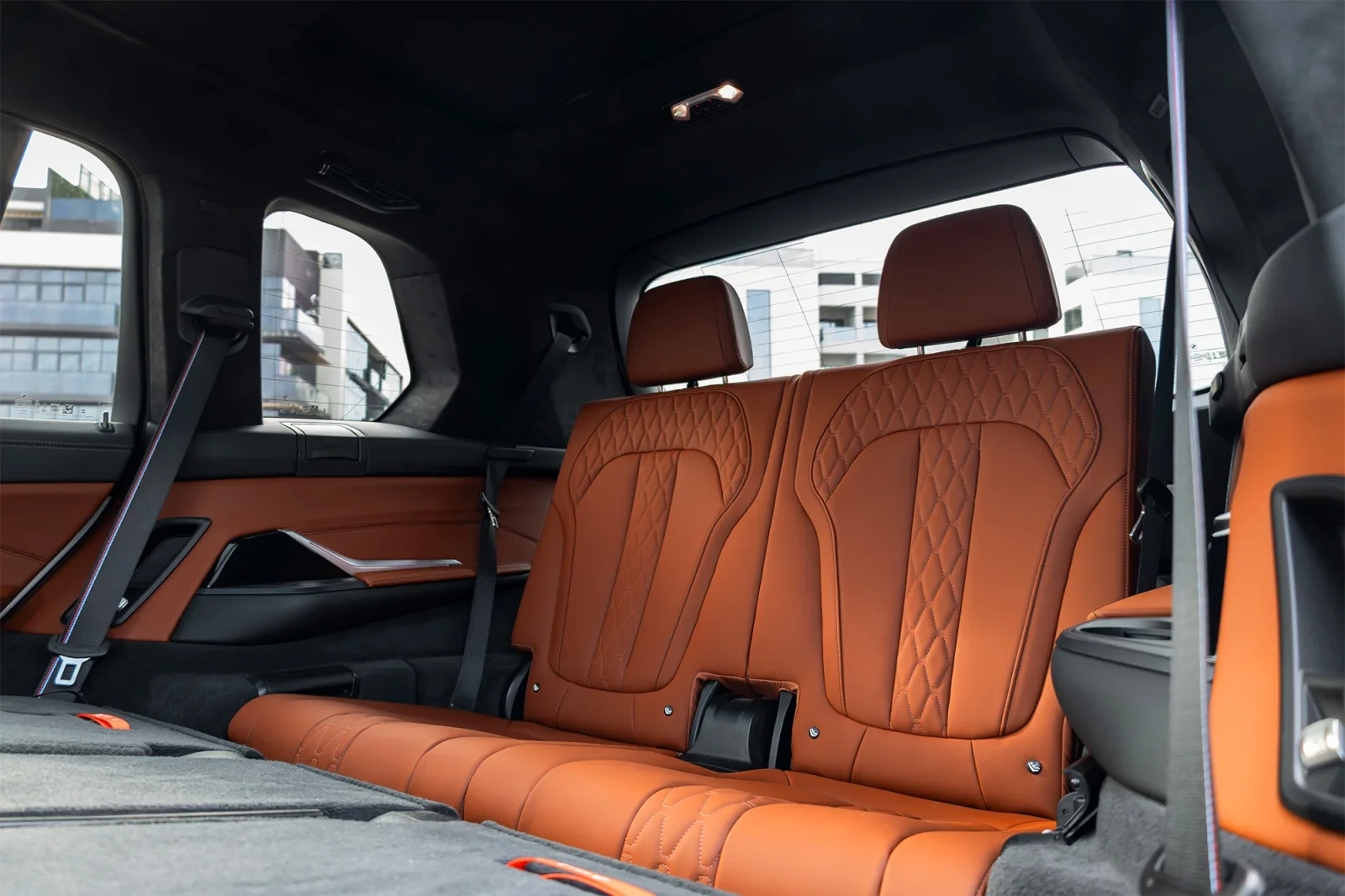Affitto BMW X7 40i Bianco 2025 in Dubai - 19 
