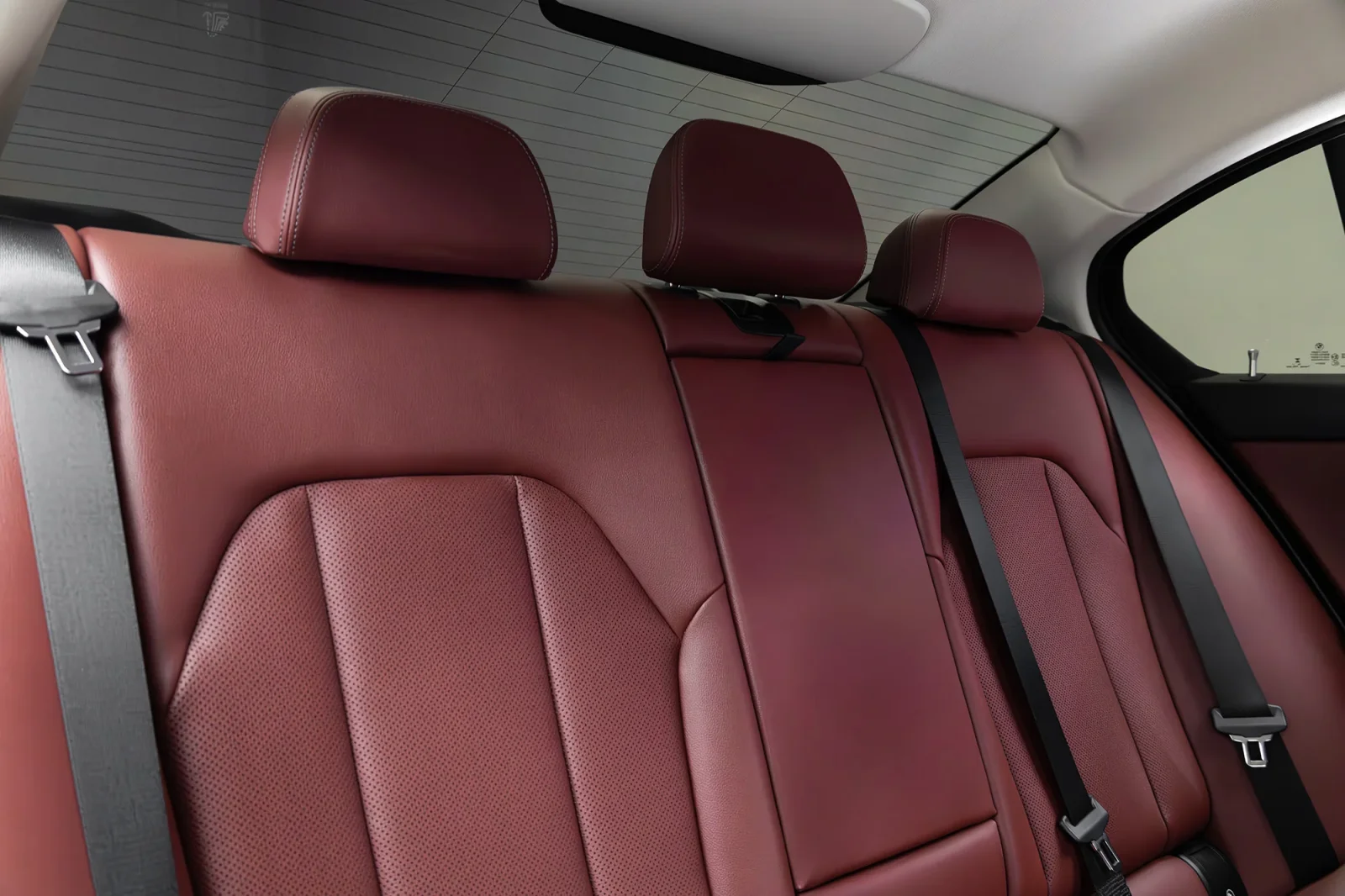 Kiralık BMW 3-Series 318i Siyah 2025 içinde Dubai - 5 