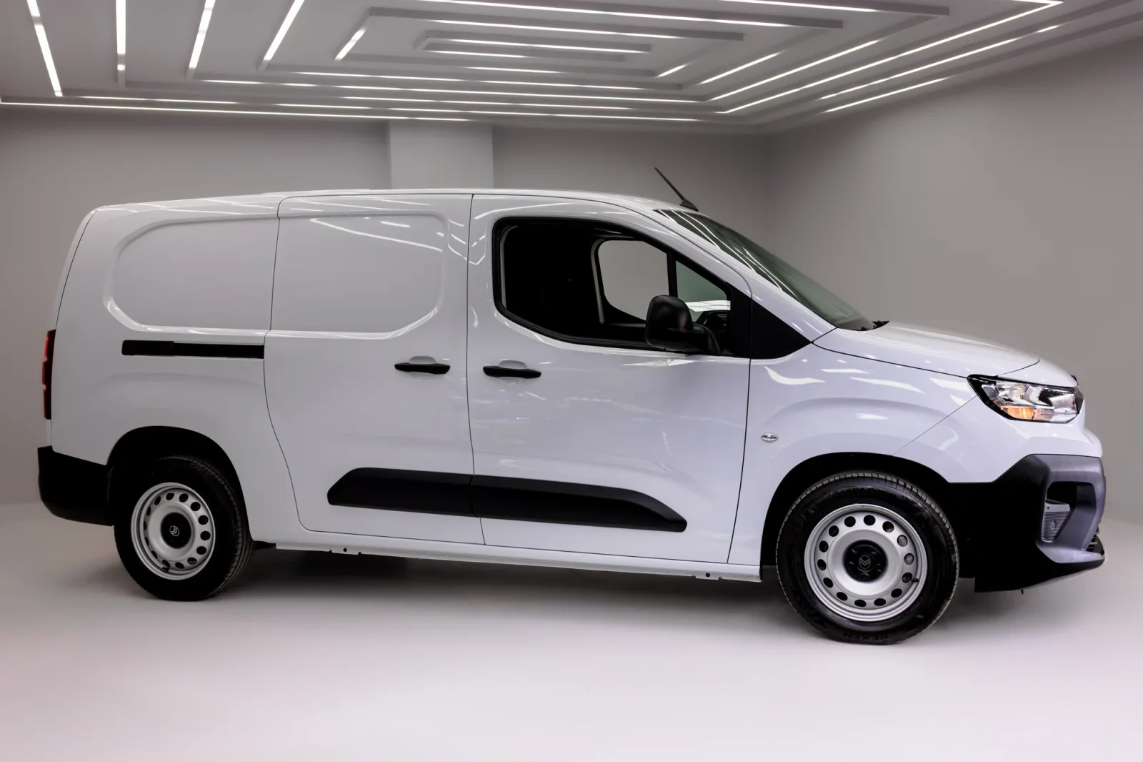 Rent Citroen Berlingo Long Manual White 2026 in Dubai - 2 