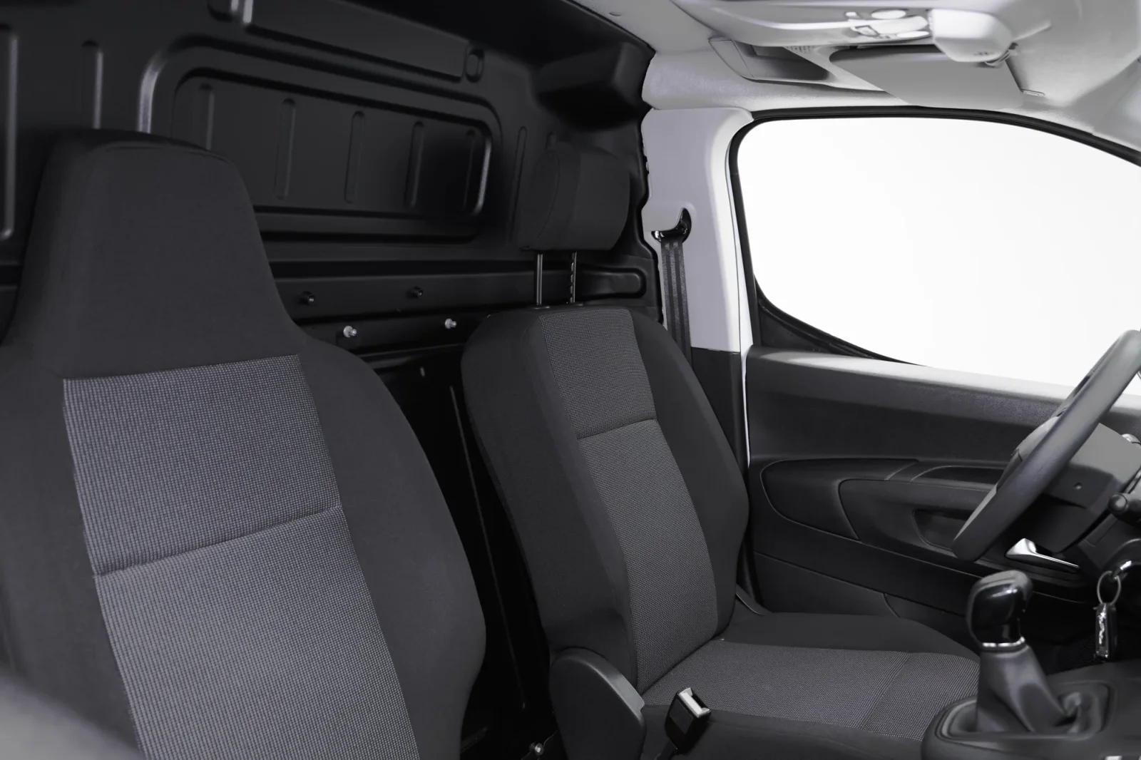 Rent Citroen Berlingo Long Manual White 2026 in Dubai - 5 