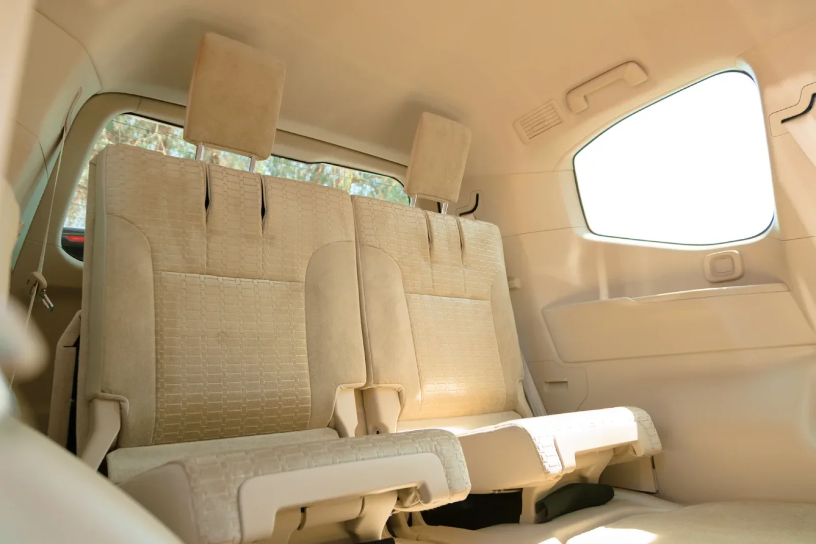 Alquiler Toyota Land Cruiser 300 Blanco 2025 en Dubái - 10 