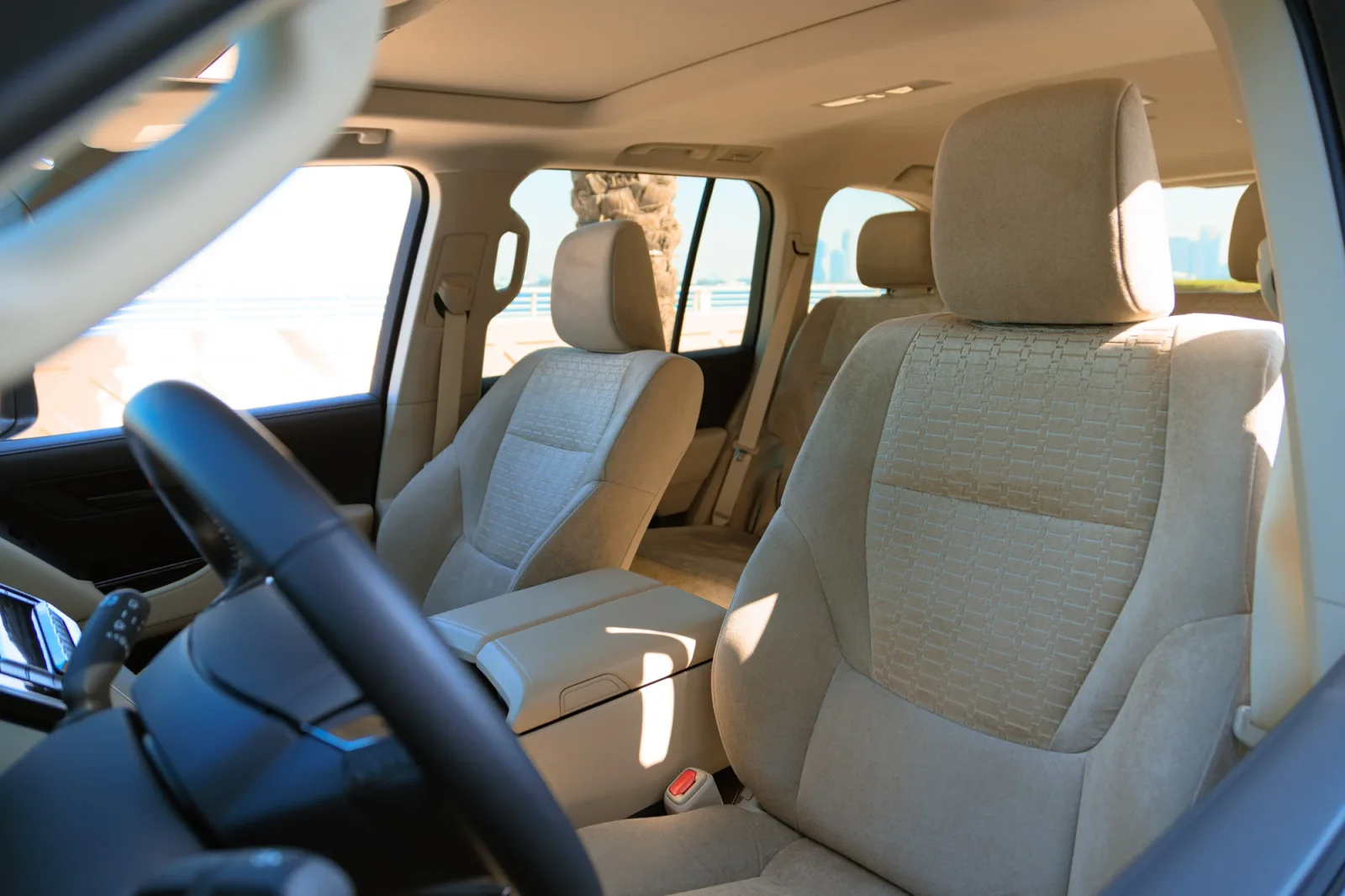 Alquiler Toyota Land Cruiser 300 Blanco 2025 en Dubái - 4 