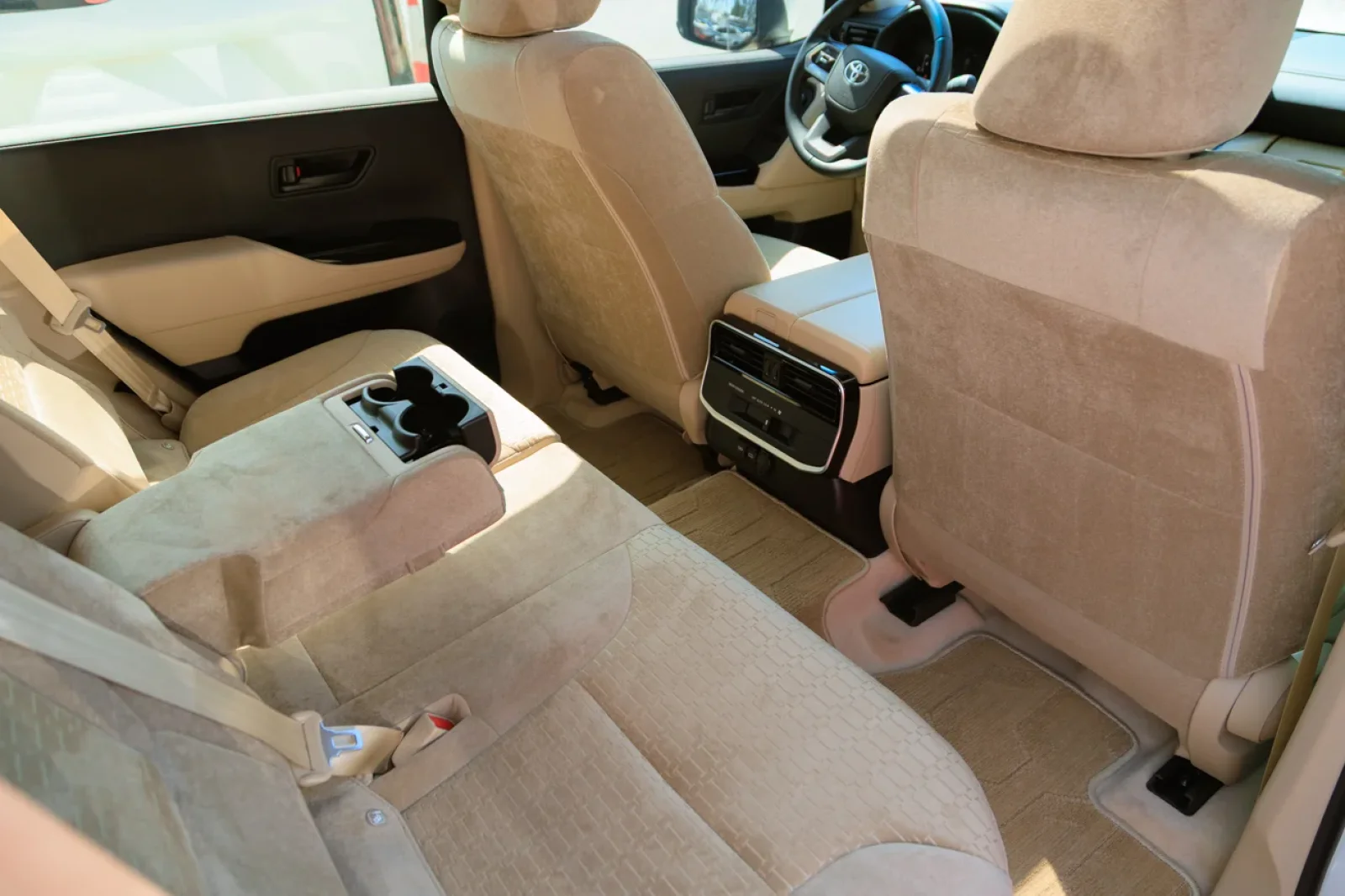 Alquiler Toyota Land Cruiser 300 Blanco 2025 en Dubái - 11 