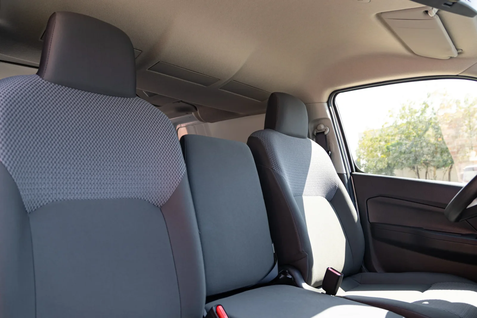 Rent Nissan Urvan  White 2026 in Dubai - 4 