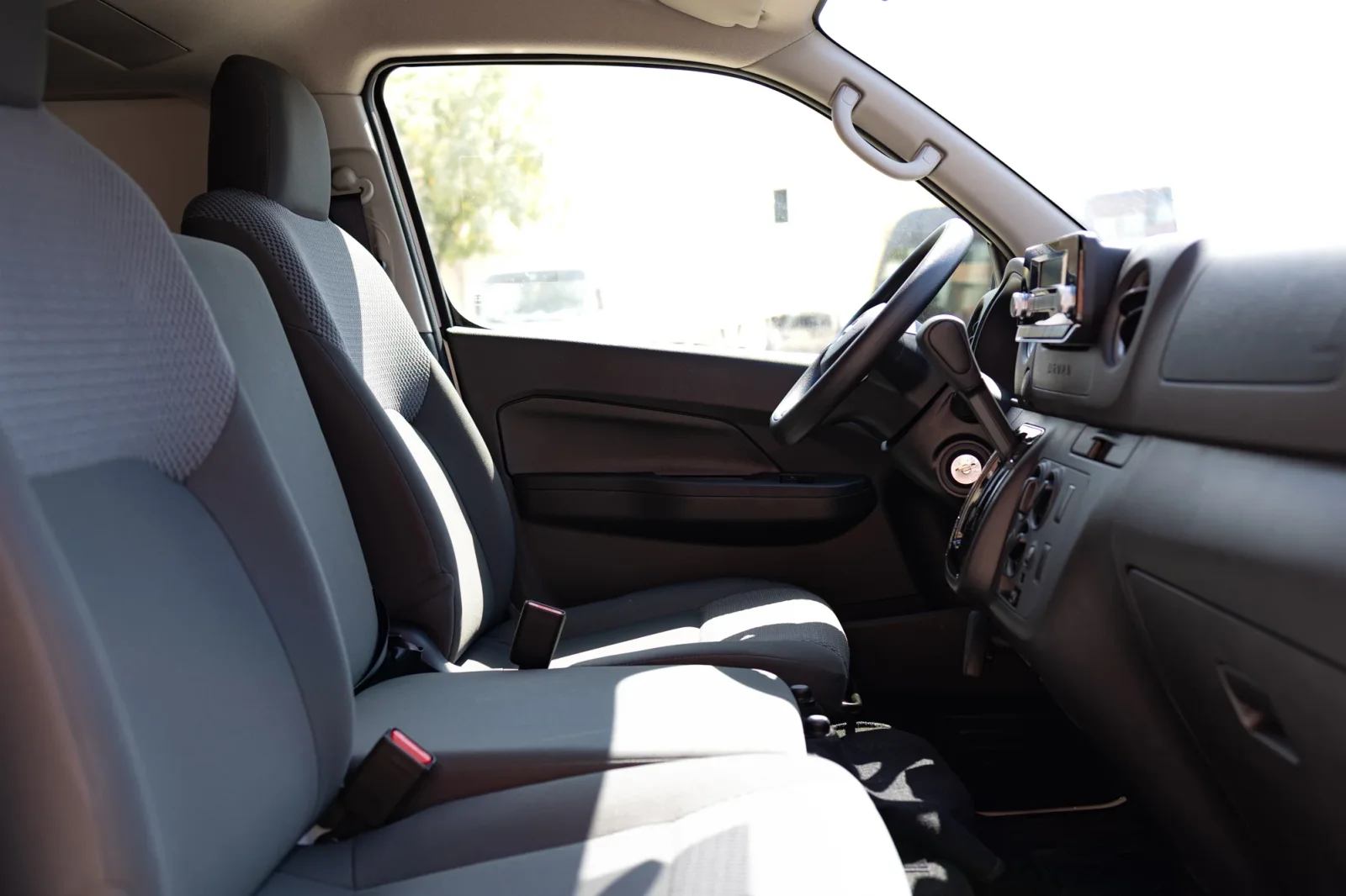 Rent Nissan Urvan  White 2026 in Dubai - 3 