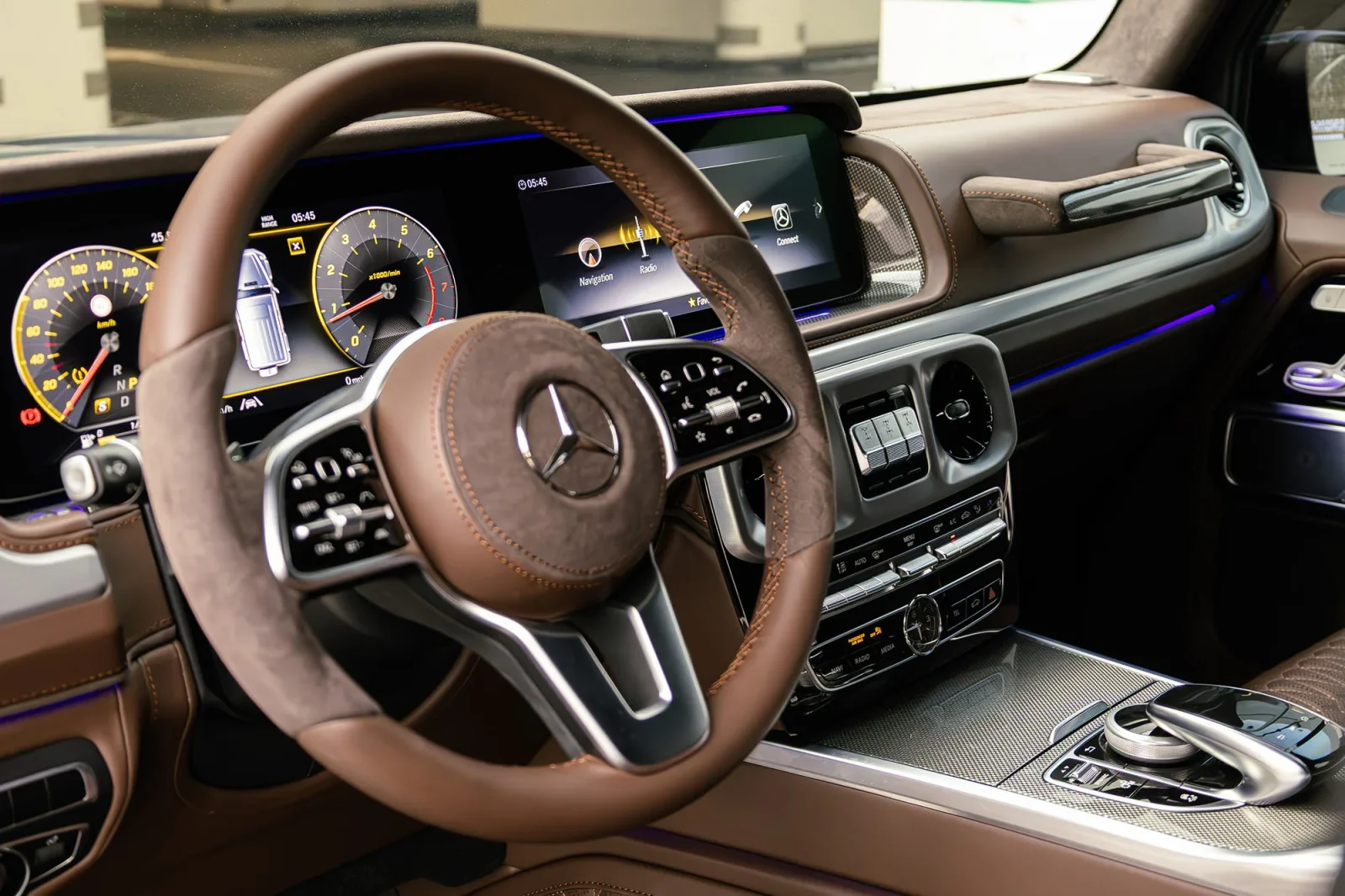 Affitto Mercedes-Benz G-Class Brabus 800 Carbon Kit  Giallo 2022 in Dubai - 3 