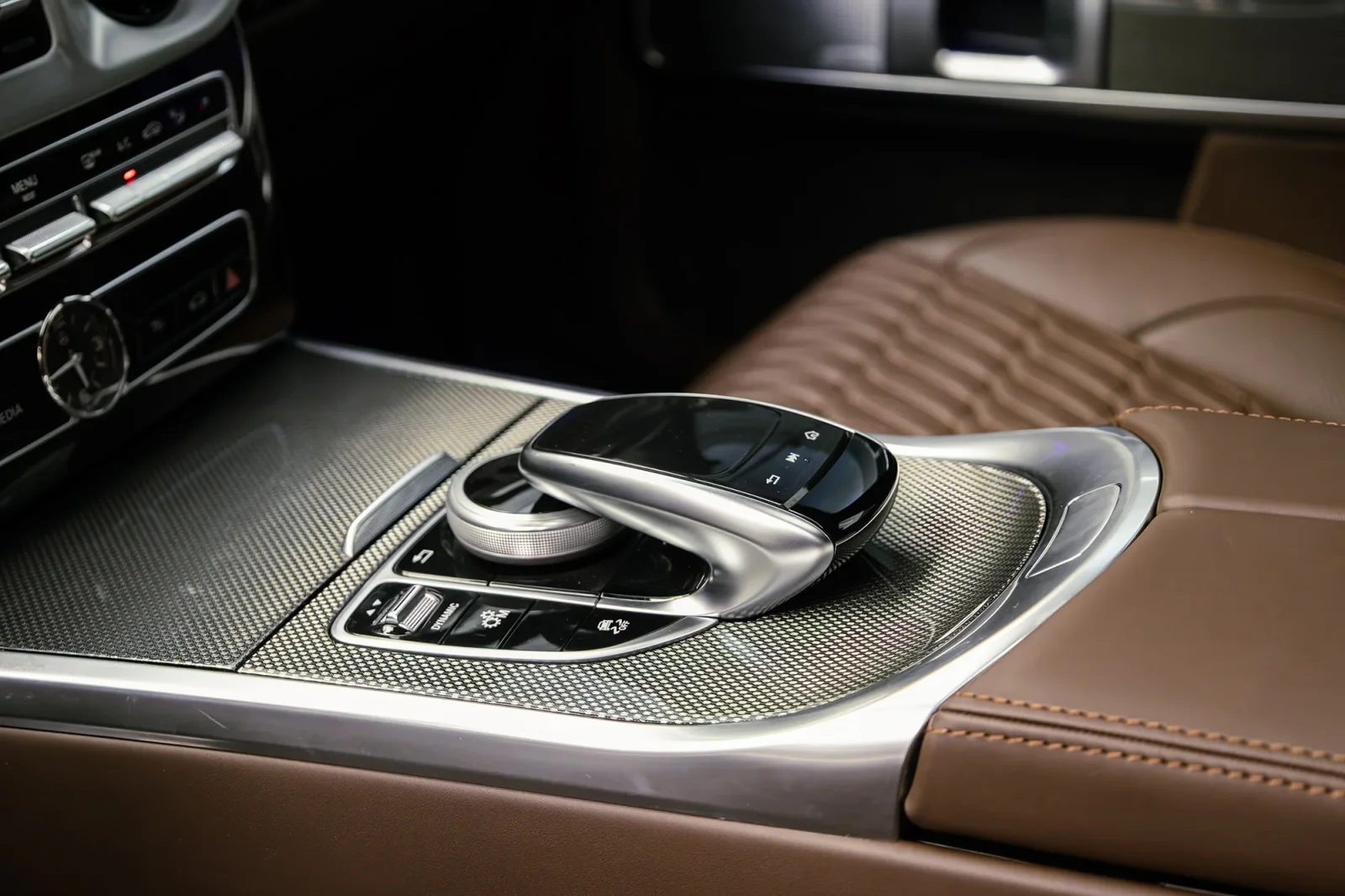 Affitto Mercedes-Benz G-Class Brabus 800 Carbon Kit  Giallo 2022 in Dubai - 11 