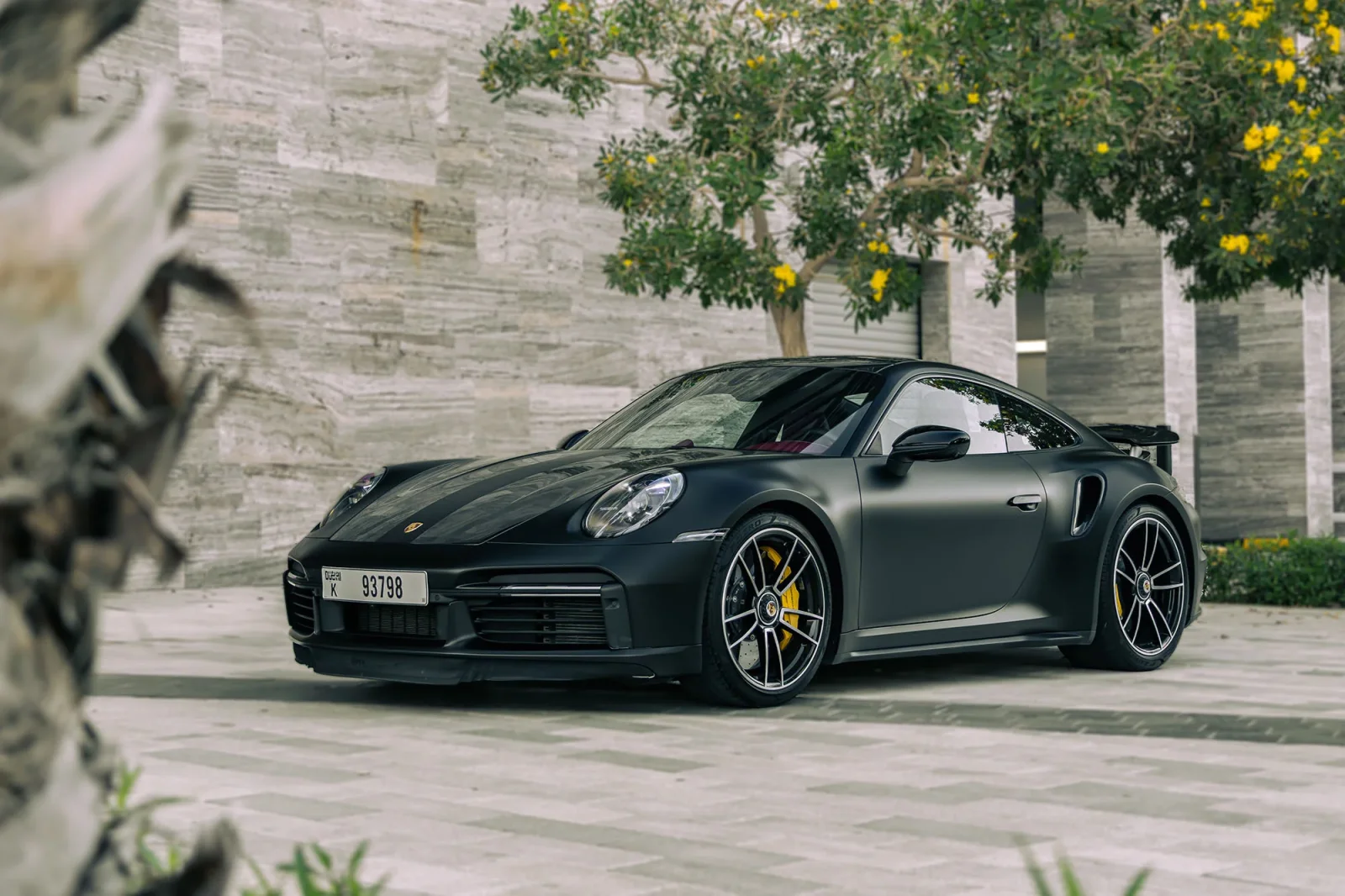 Alquiler Porsche 911 911 Turbo S Negro 2020 en Dubái - 2 