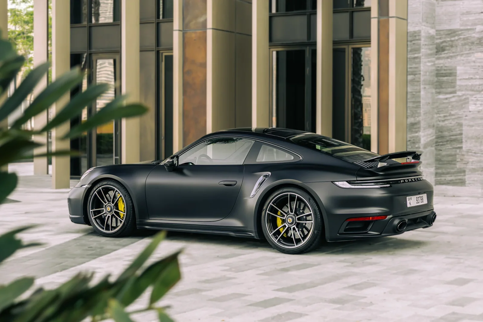 Alquiler Porsche 911 911 Turbo S Negro 2020 en Dubái - 9 
