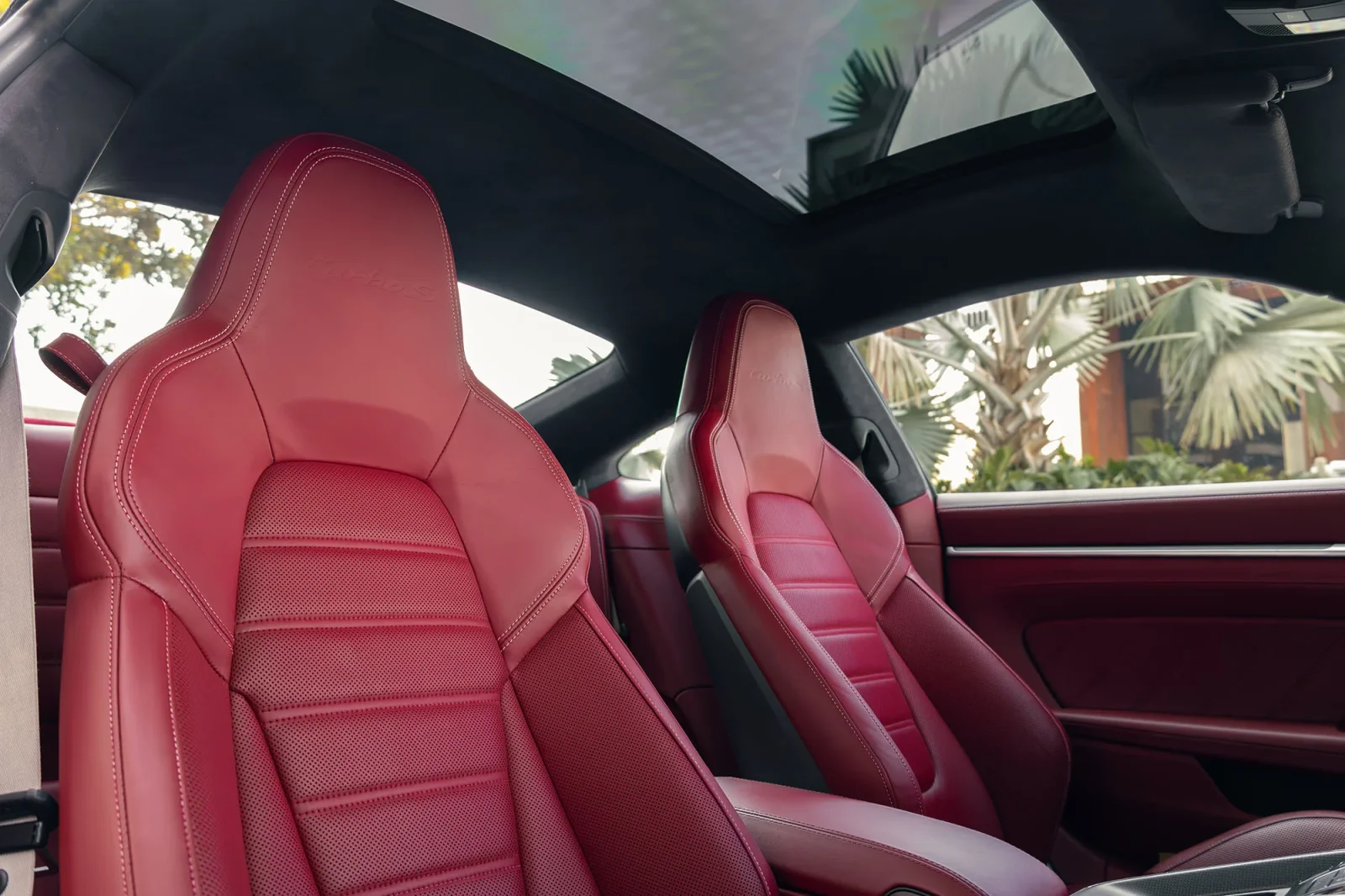 Alquiler Porsche 911 911 Turbo S Negro 2020 en Dubái - 6 