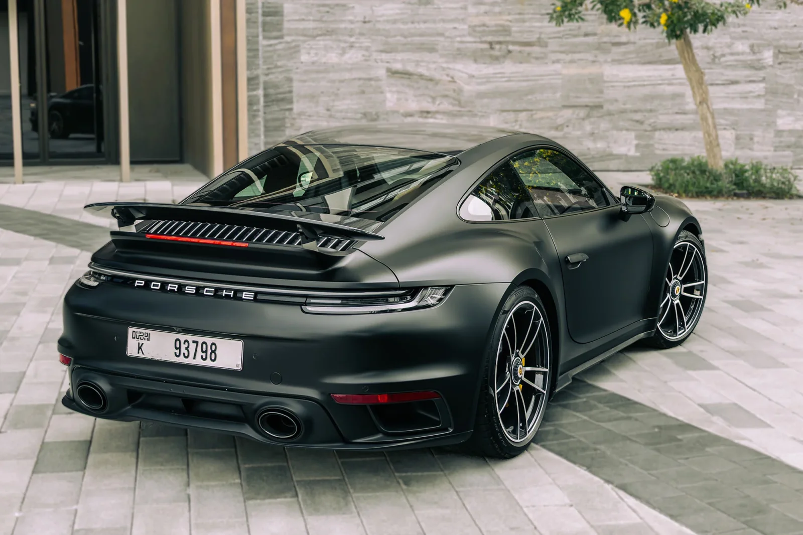 Alquiler Porsche 911 911 Turbo S Negro 2020 en Dubái - 12 