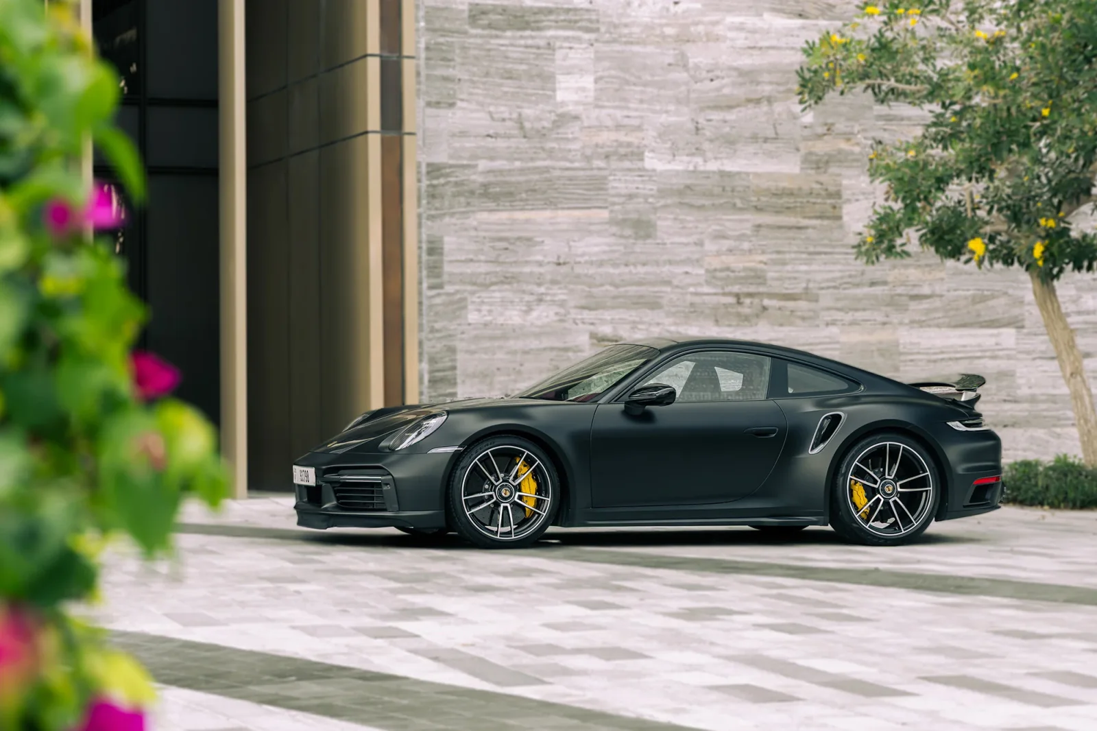 Alquiler Porsche 911 911 Turbo S Negro 2020 en Dubái - 3 
