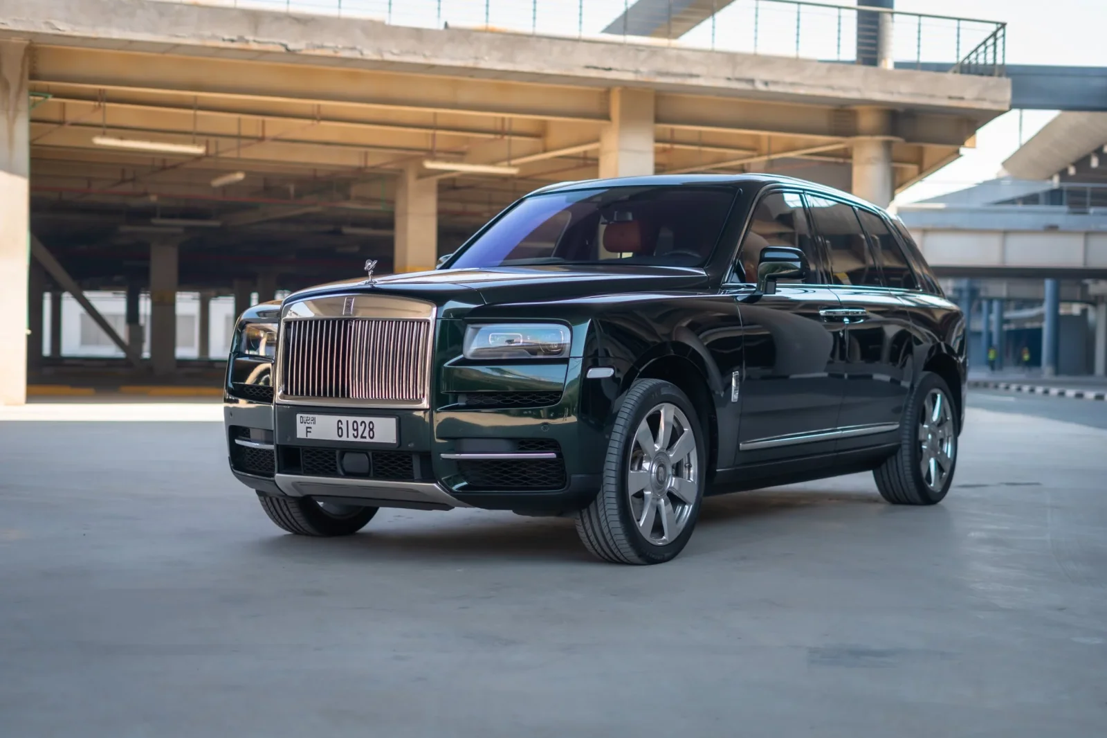 Miete Rolls-Royce Cullinan  Grün 2021 in der Dubai