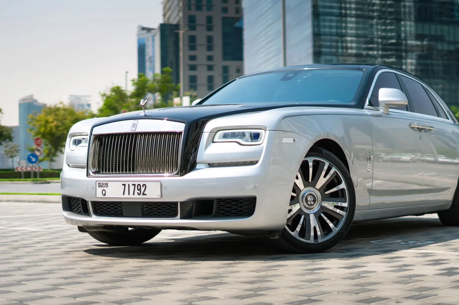 Miete Rolls-Royce Ghost  Silber 2019 in der Dubai