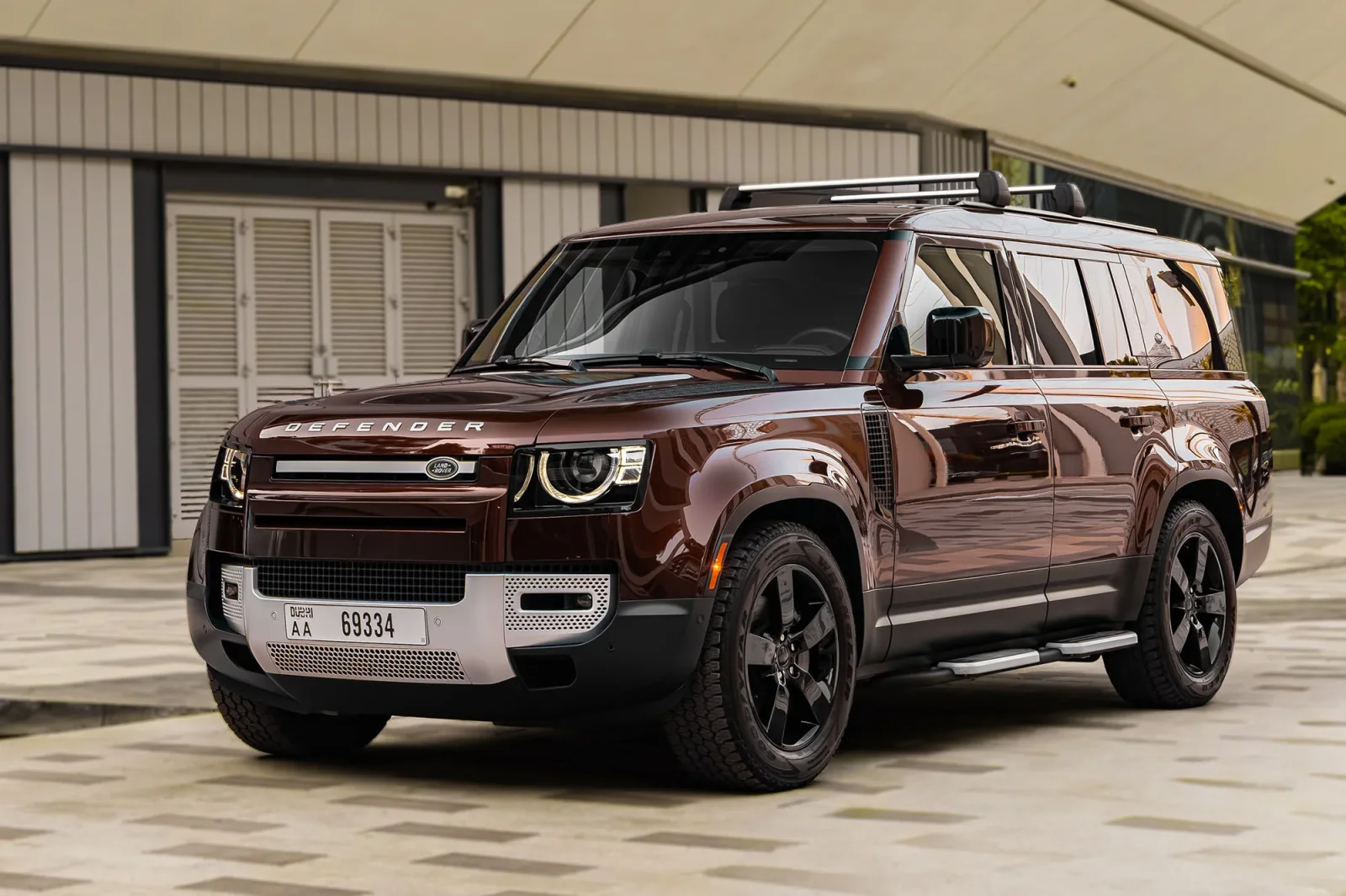 Affitto Land Rover Defender 130 First Edition  Rosso 2023 in Dubai - 2 