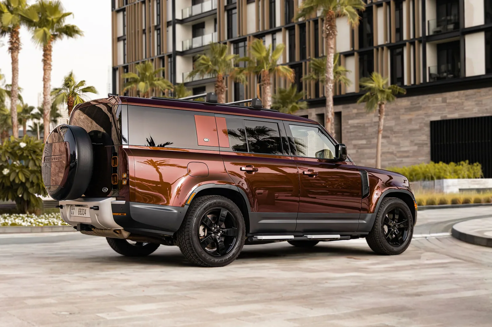 Affitto Land Rover Defender 130 First Edition  Rosso 2023 in Dubai - 11 