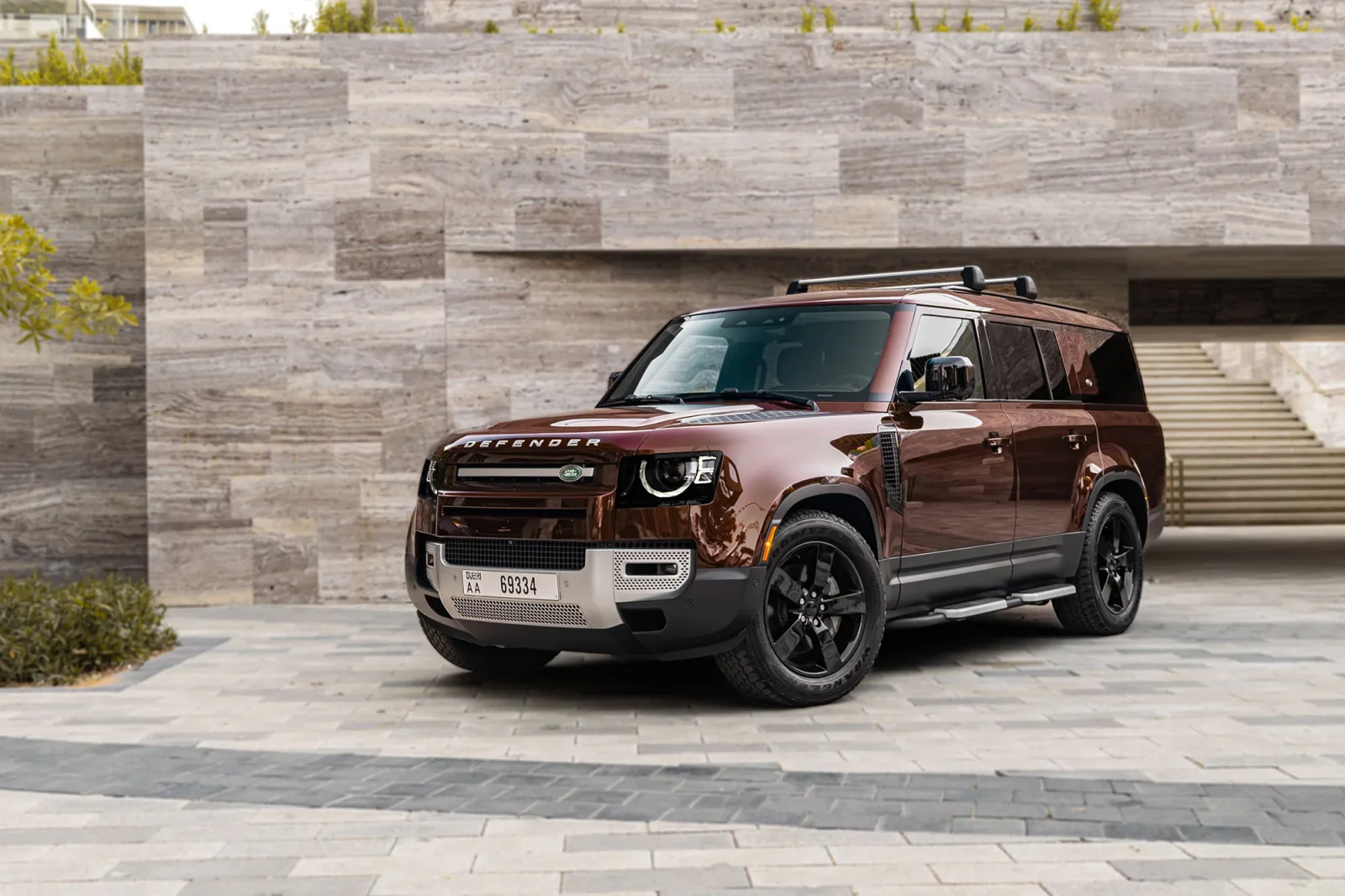 Affitto Land Rover Defender 130 First Edition  Rosso 2023 in Dubai
