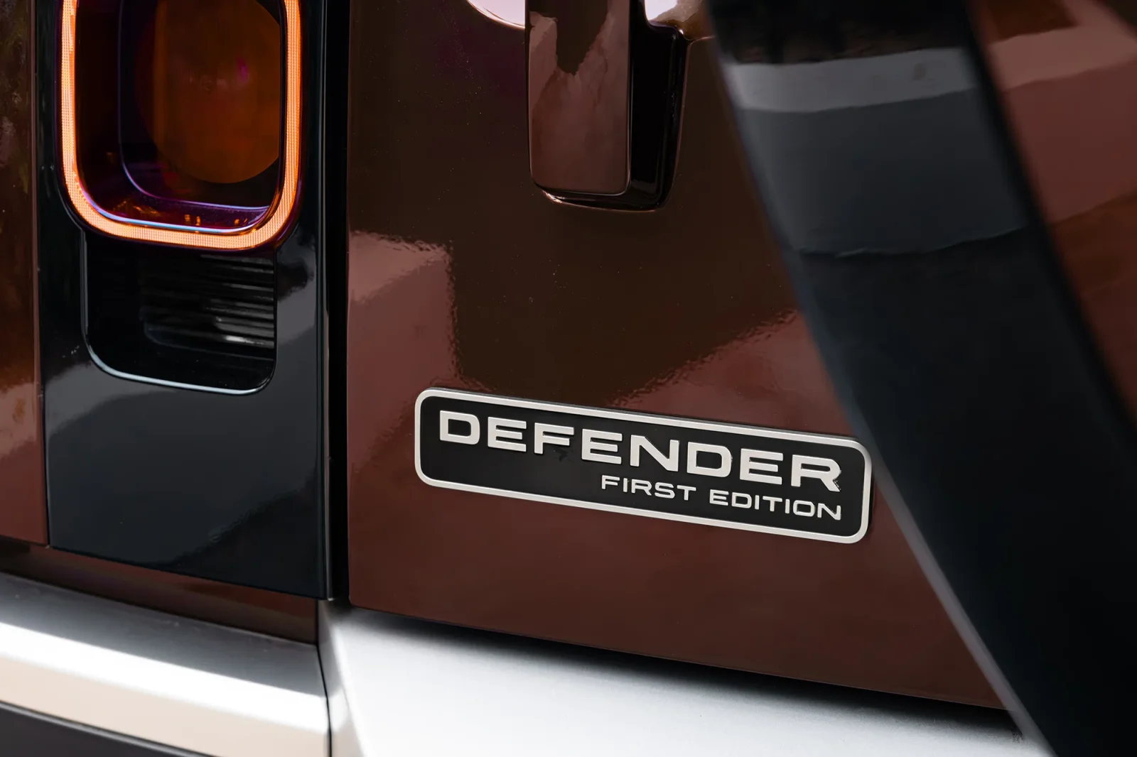 Affitto Land Rover Defender 130 First Edition  Rosso 2023 in Dubai - 19 
