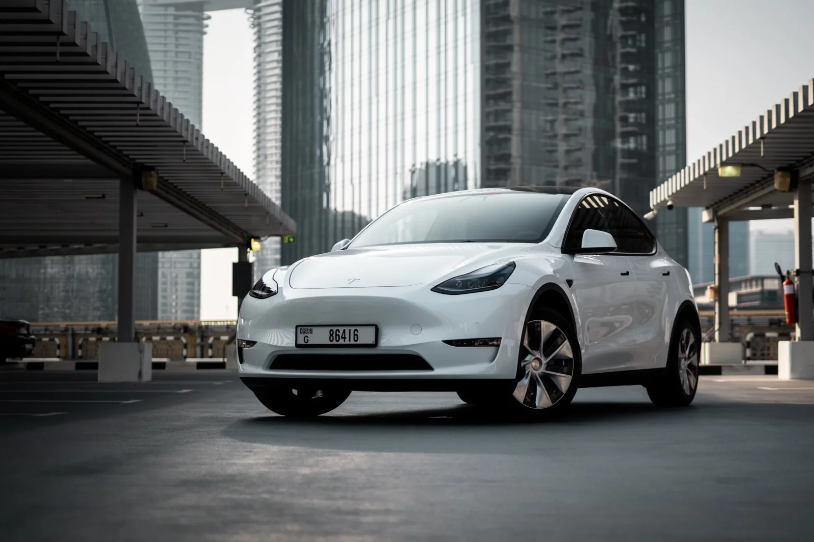 Miete Tesla Model Y  Weiß 2022 in der Dubai