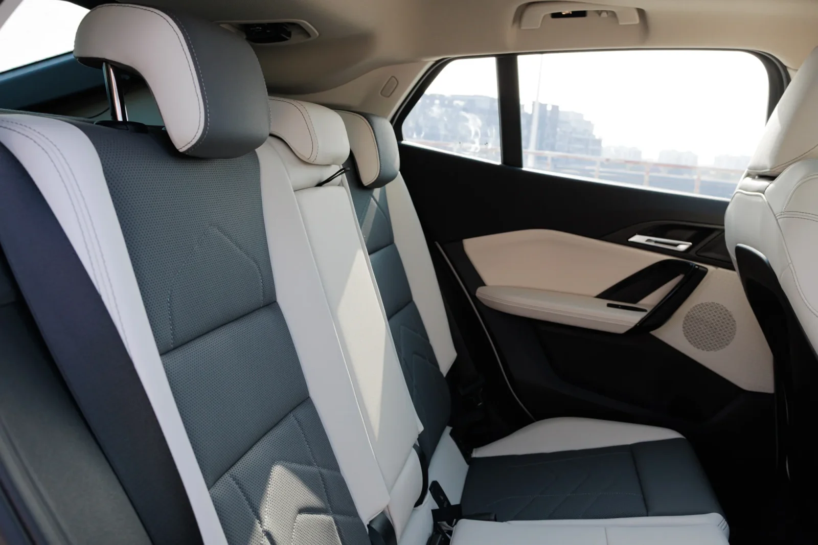 Kiralık BMW X2  Beyaz 2026 içinde Dubai - 6 
