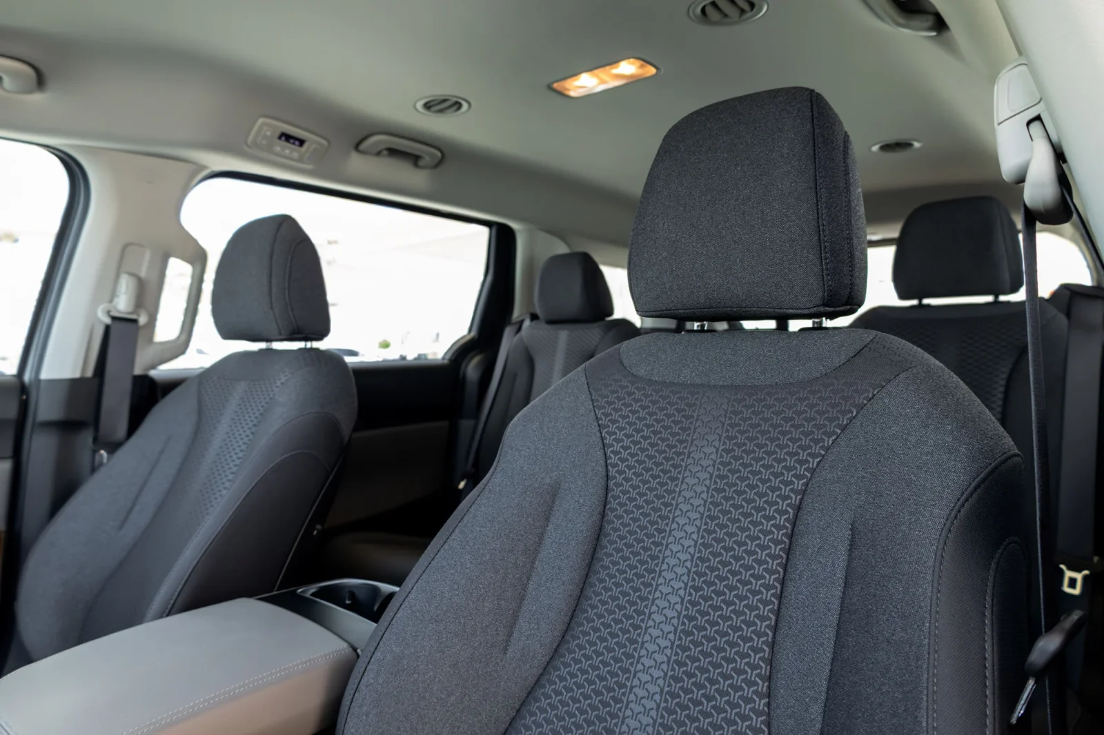 Alquiler Kia Carnival  Plata 2026 en Dubái - 6 