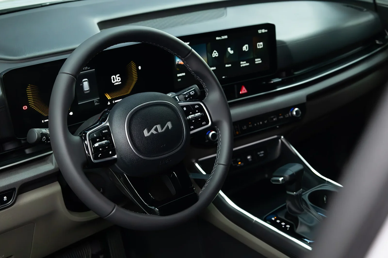 Аренда Kia Carnival  Серебряный 2026 в Дубае - 2 