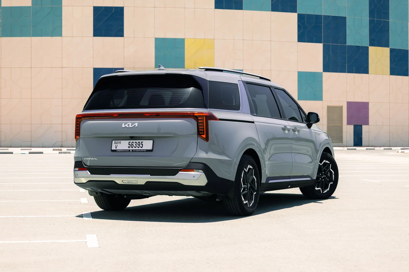 Alquiler Kia Carnival  Plata 2026 en Dubái - 3 